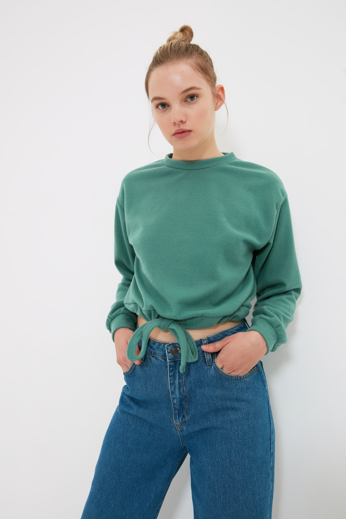 TRENDYOLMİLLA Koyu Mint Bel Detaylı Selanik Kumaş Loose Örme Sweatshirt TWOAW22SW2258