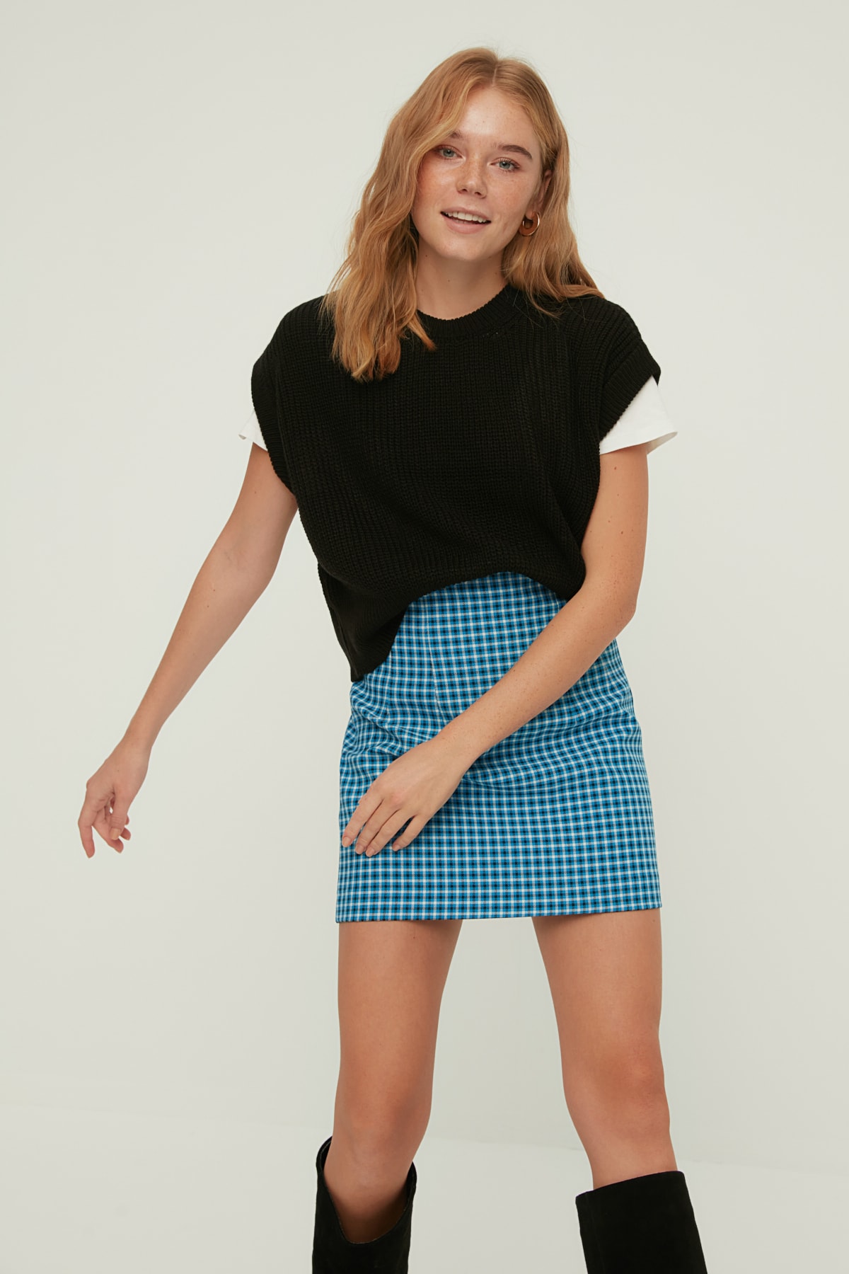 TRENDYOLMİLLA Siyah Bisiklet Triko Süveter TWOAW22SV0141