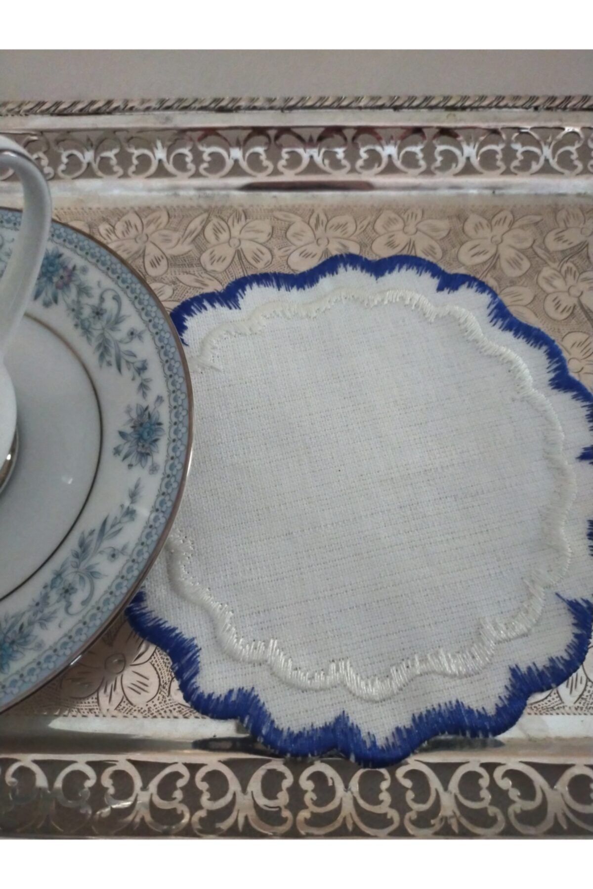 ELİS HOME Gardenya Keten Kumaş Üzerine Mavi Beyaz Nakışlı Kokteyl Pecete