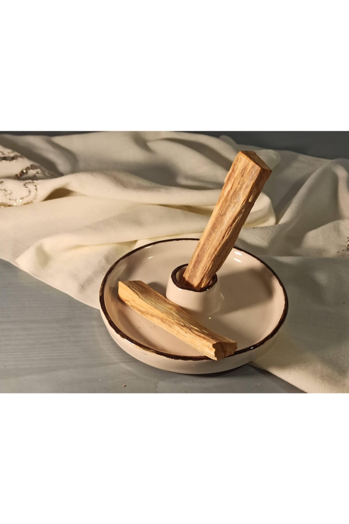 TATALİKA Seramik Krem Kahverengi Detaylı Palo Santo Tütsülük Ve Iki Adet Palo Santo