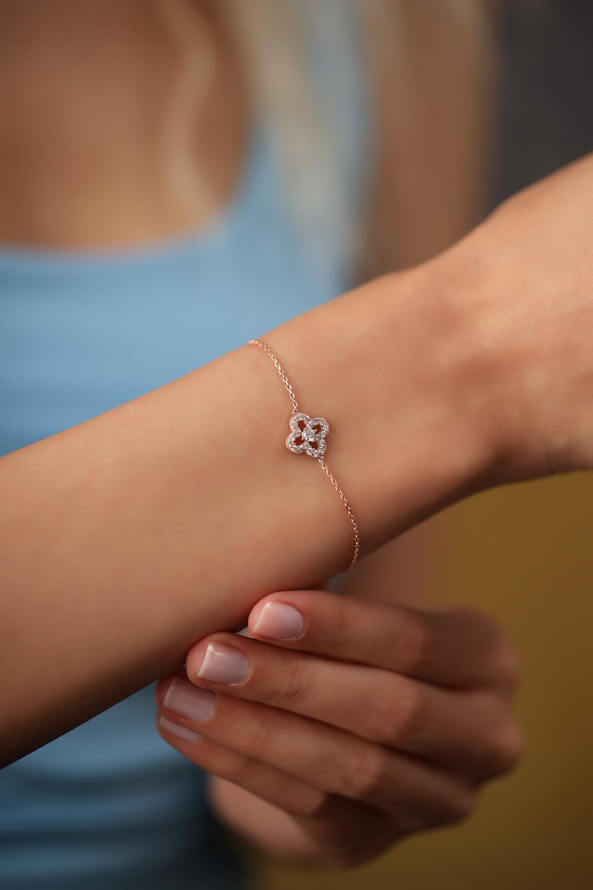 İzla Design Kadın Yonca Tektaş Model Rose Kaplama Gümüş İtalyan Bileklik