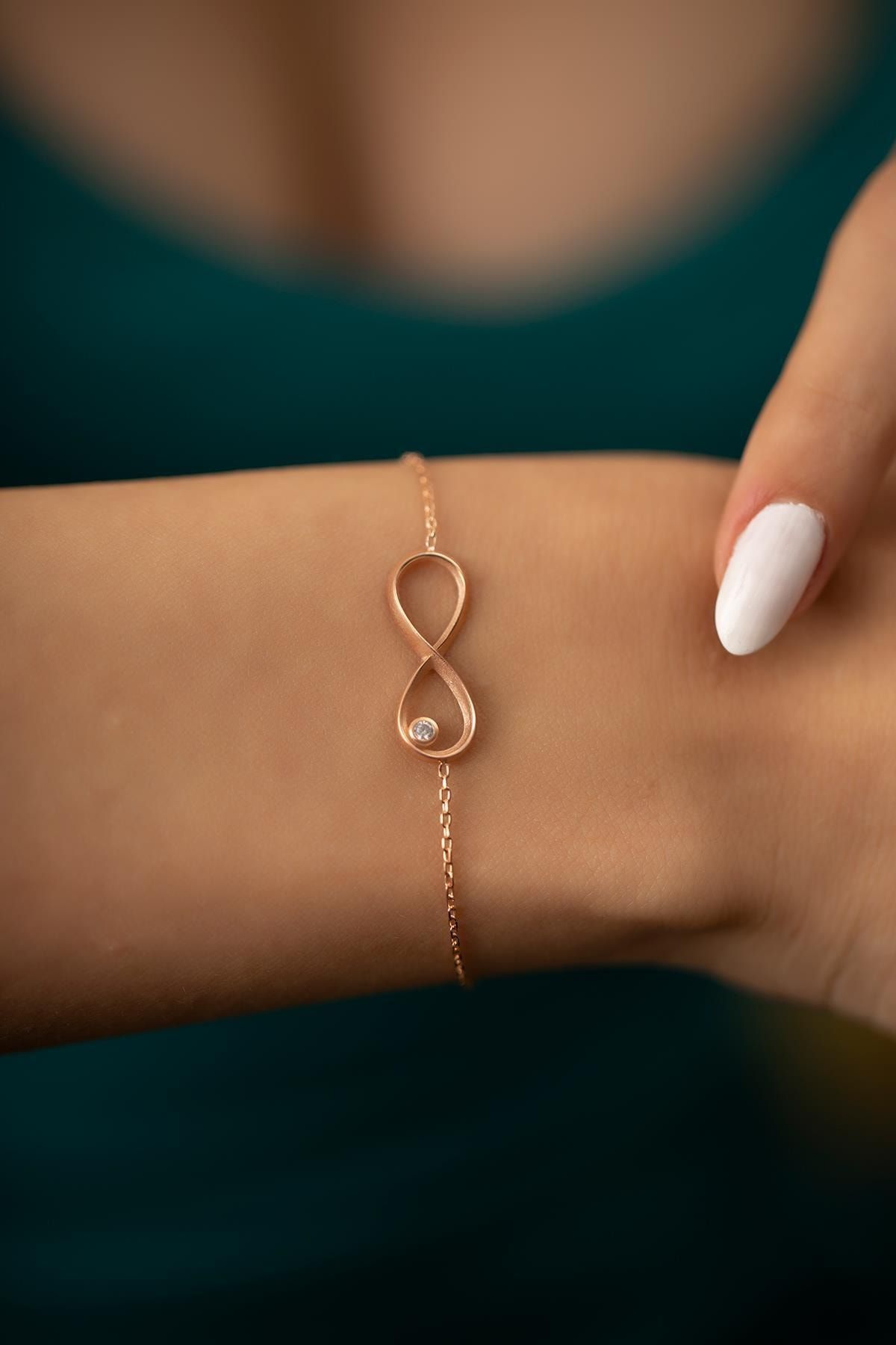 İzla Design Kadın Sonsuzluk Model Rose Kaplama Gümüş İtalyan Bileklik