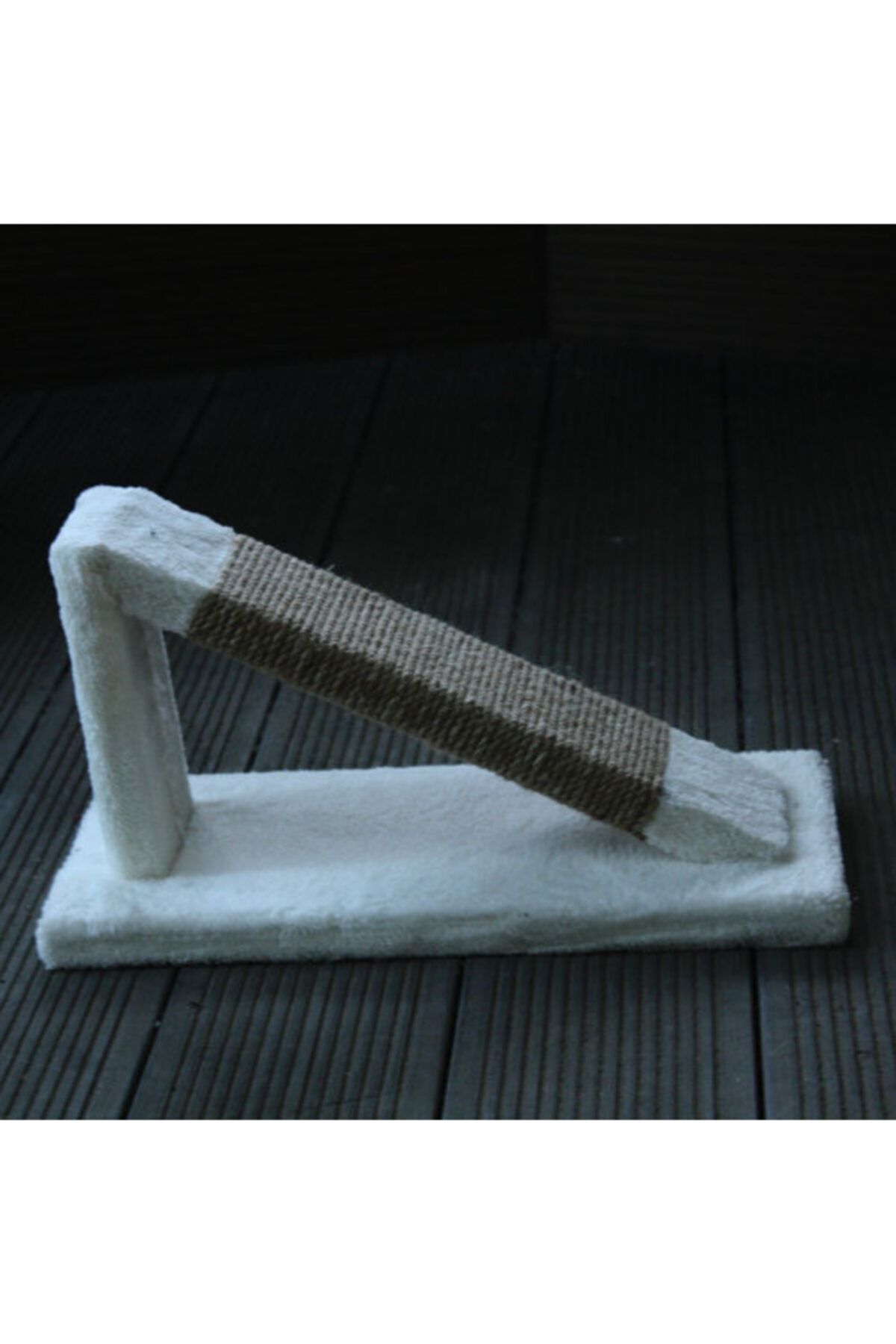 Strong Pet Beyaz Üçgen Kedi Tırmalama Rampası 20x40x40