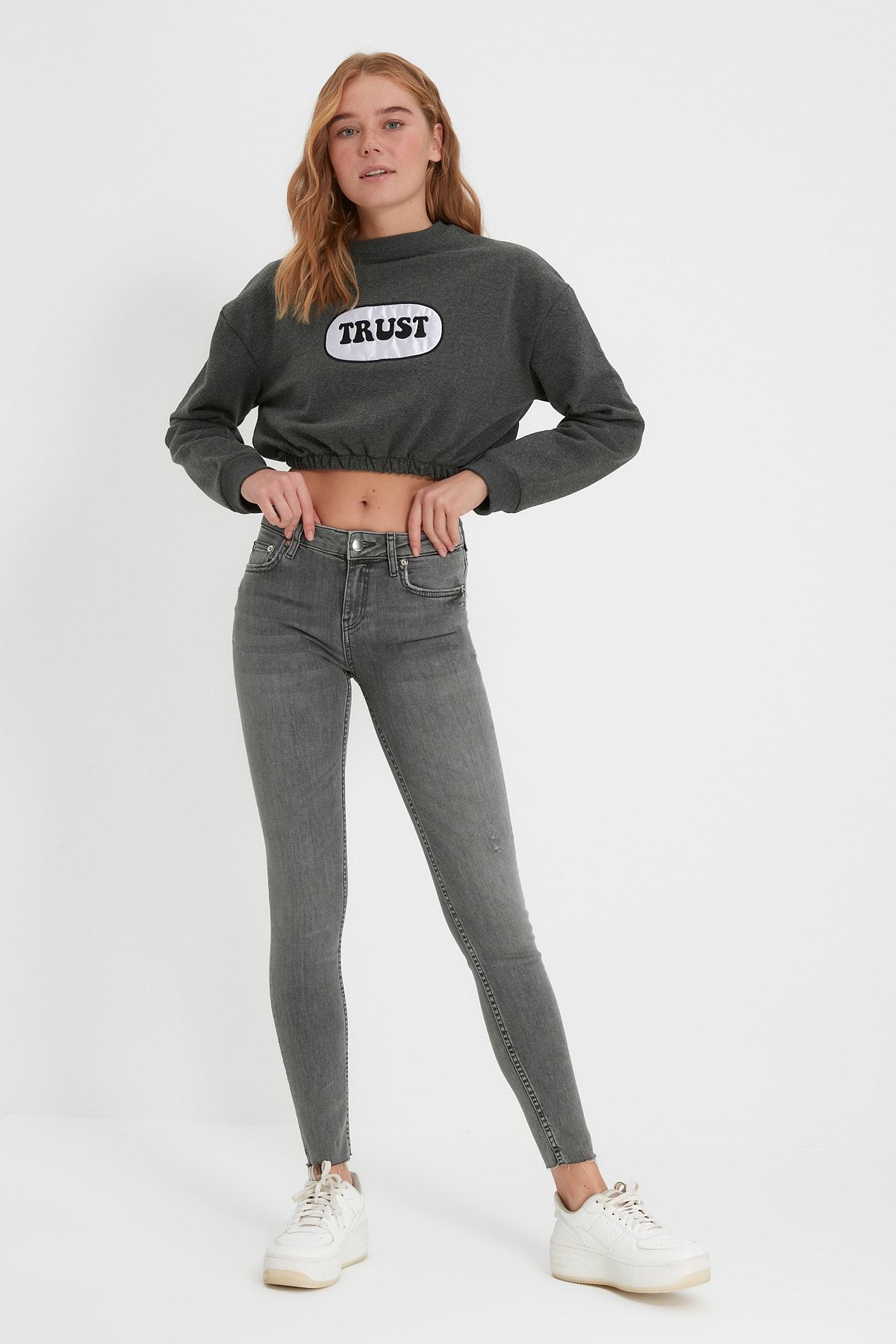 TRENDYOLMİLLA Antrasit Normal Bel Skinny Jeans TWOAW22JE1602