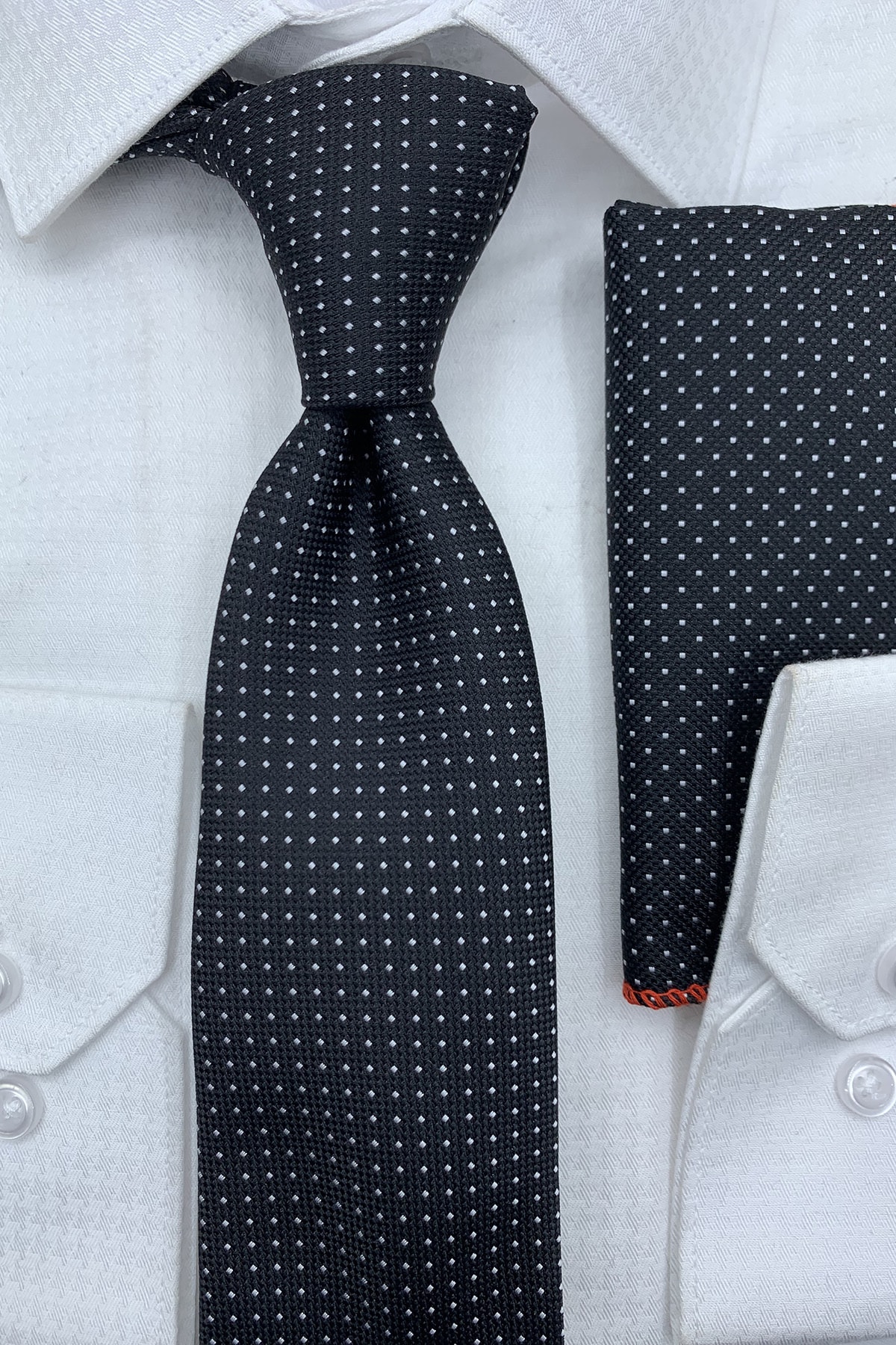Quesste Accessory Siyah Beyaz Desenli Kravat Mendil Kutulu Set