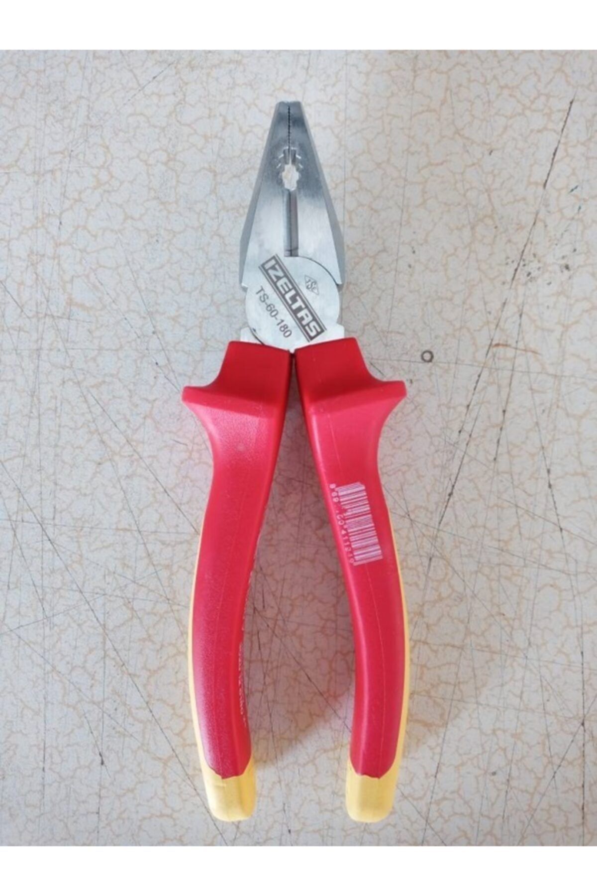 İzeltaş 180 mm İzoleli Kombine Pense