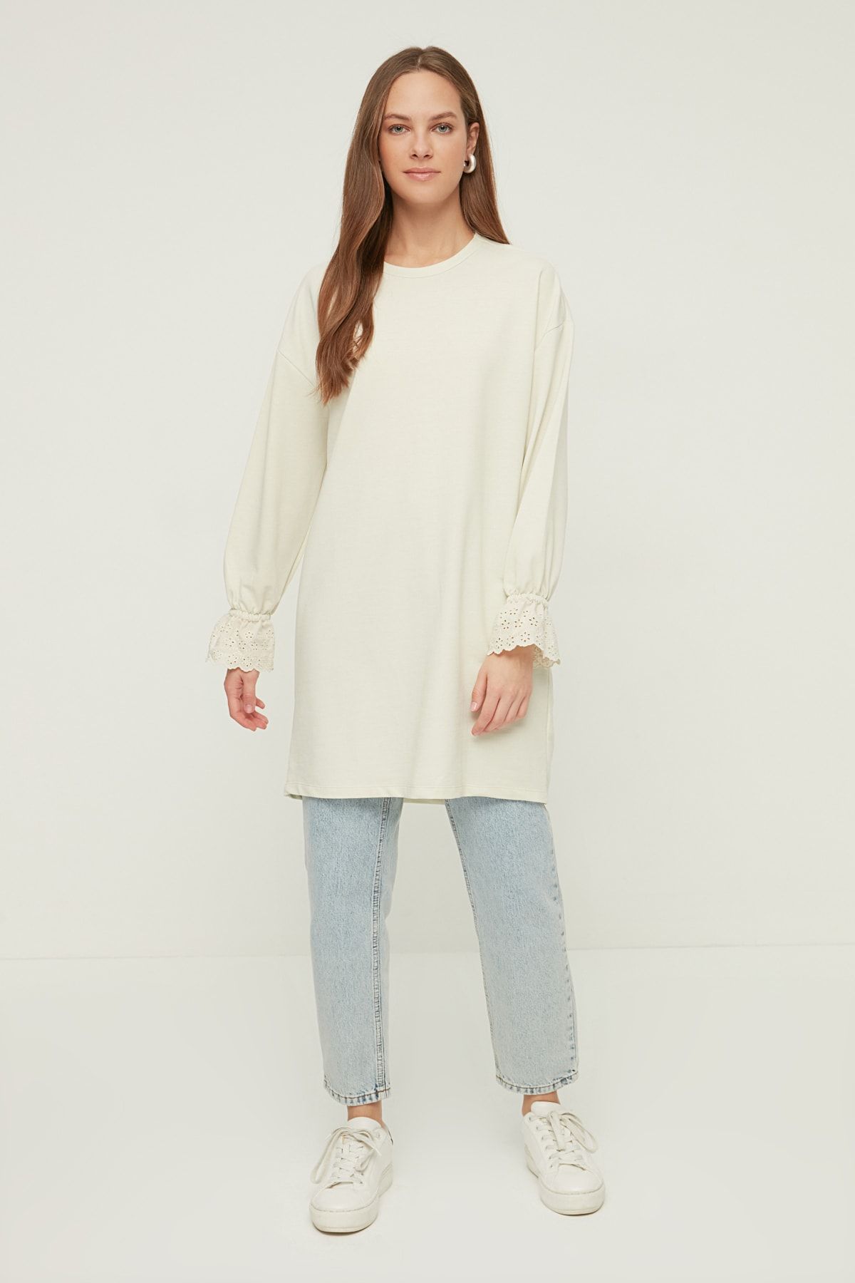 Trendyol Modest Ekru Bisiklet Yaka Fisto Detaylı Örme Sweatshirt TCTAW22TW0031