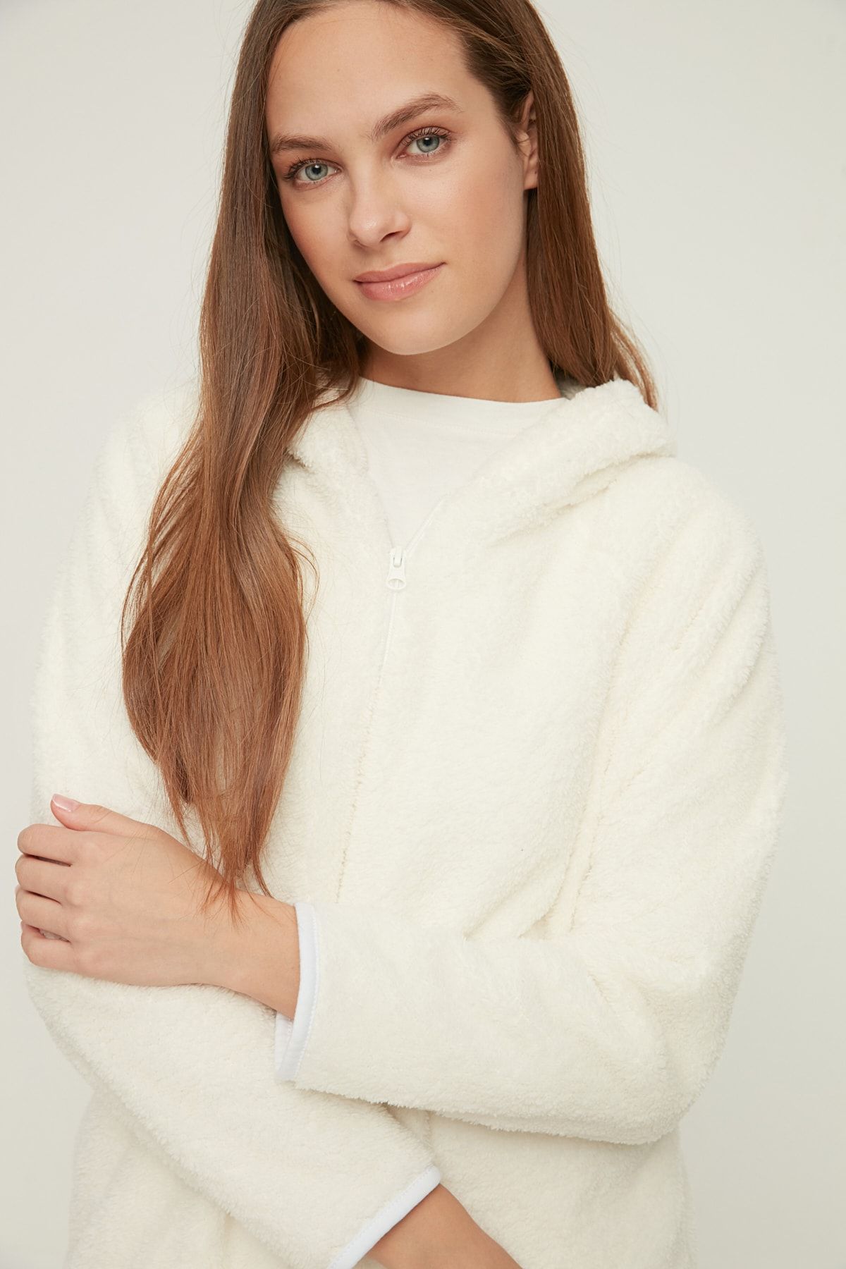 TRENDYOLMİLLA Ekru Termal Peluş Hırka THMAW22HI1440