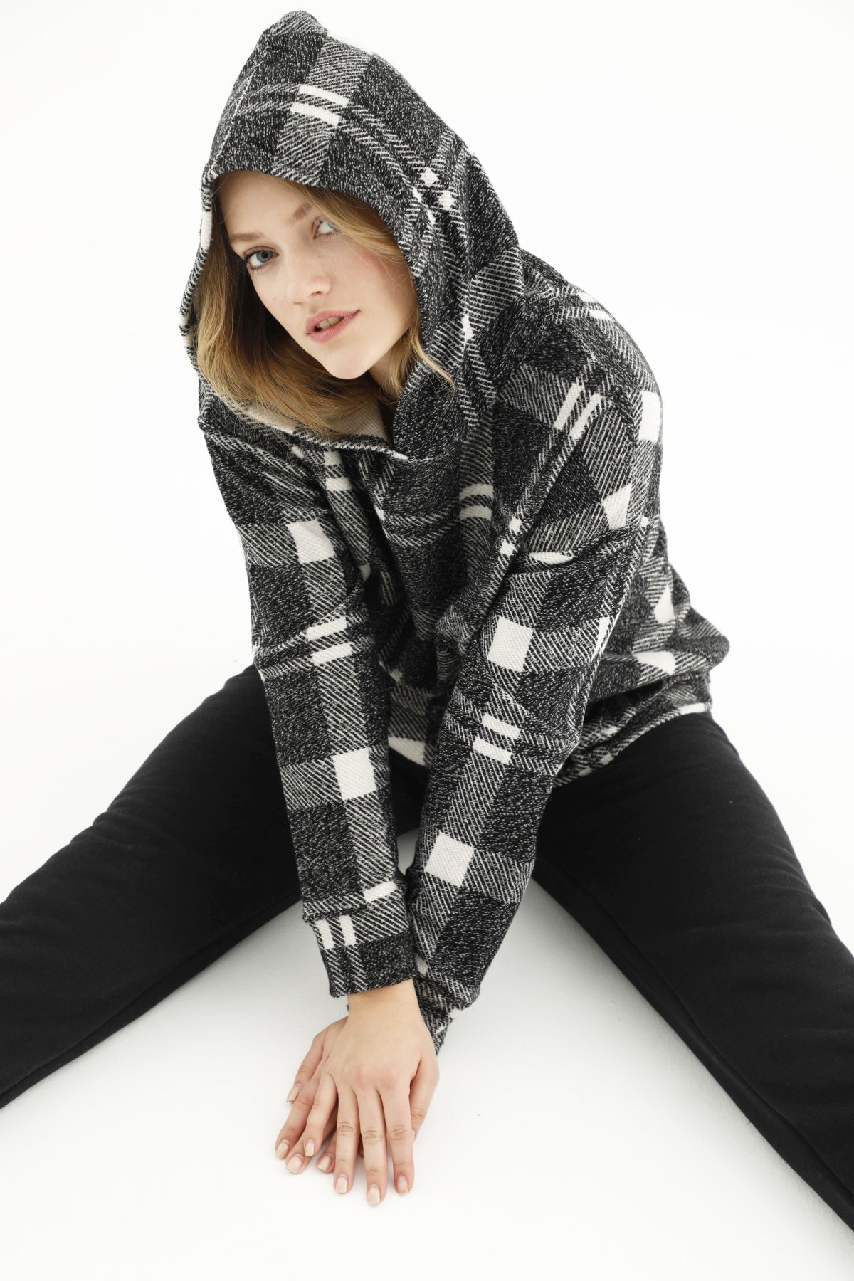 Siyah İnci Üst Ekose Desen Jakarlı Kumaş Alt Örme Kapişonlu Eşofman Takımı