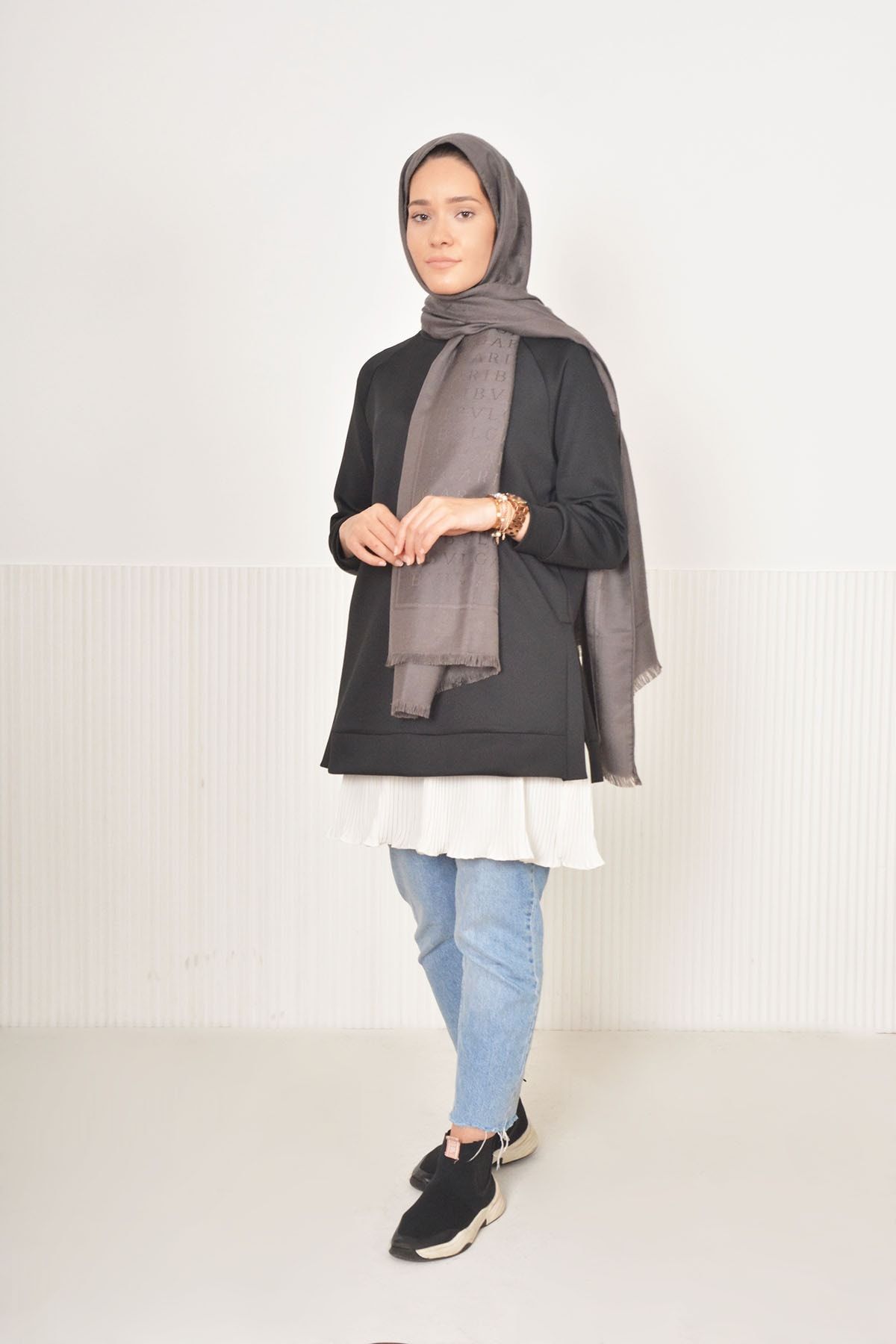 Rukayyel Reglan Kol Yırtmaçlı Scuba Siyah Sweat