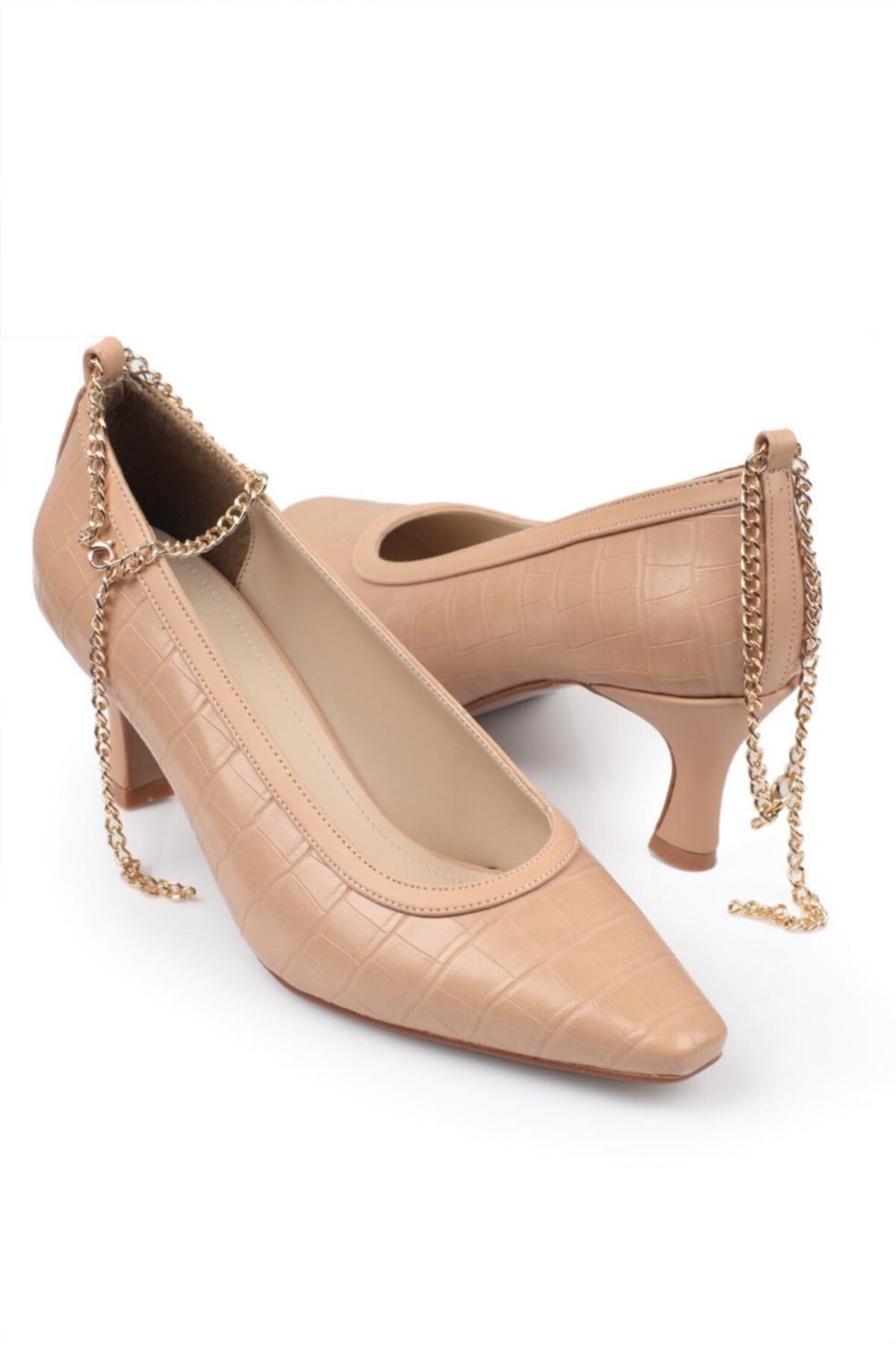 Capone Outfitters e Orta Topuklu Zincirli Küt Burunlu Stiletto