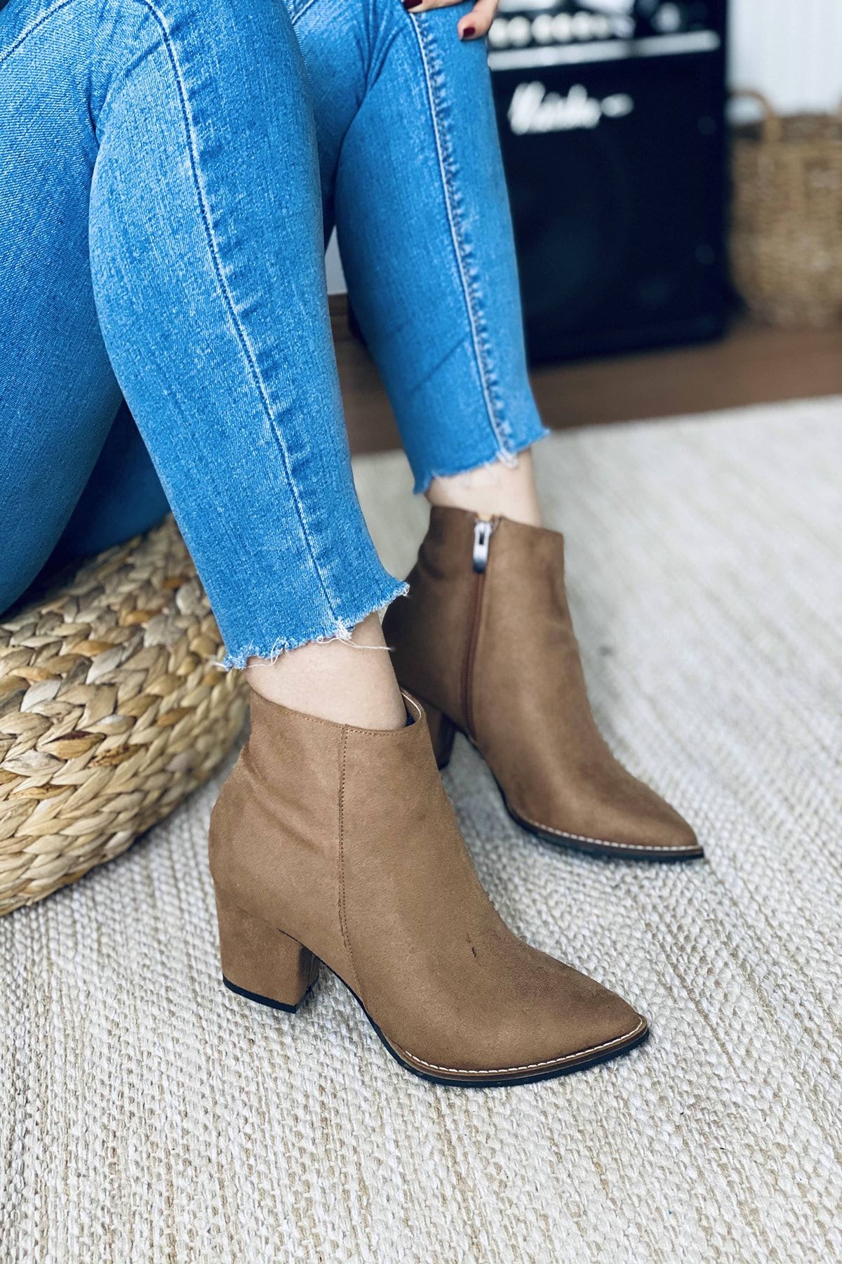 Stepsup Store Vizon Süet Sivri Burun Yarım Çizme