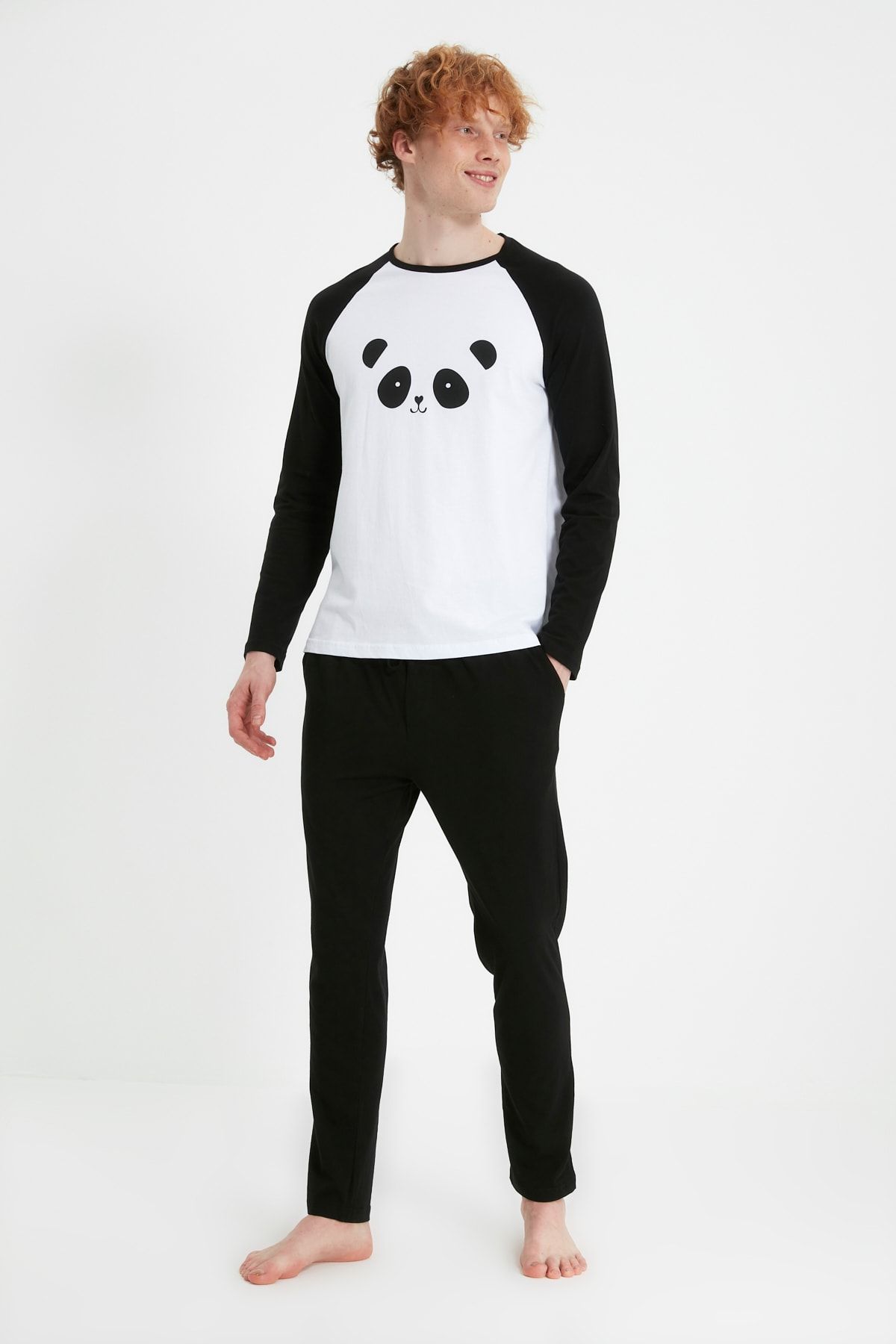 TRENDYOL MAN Siyah-Beyaz Erkek Regular Fit Panda Baskılı Pijama Takımı TMNAW22PT1322