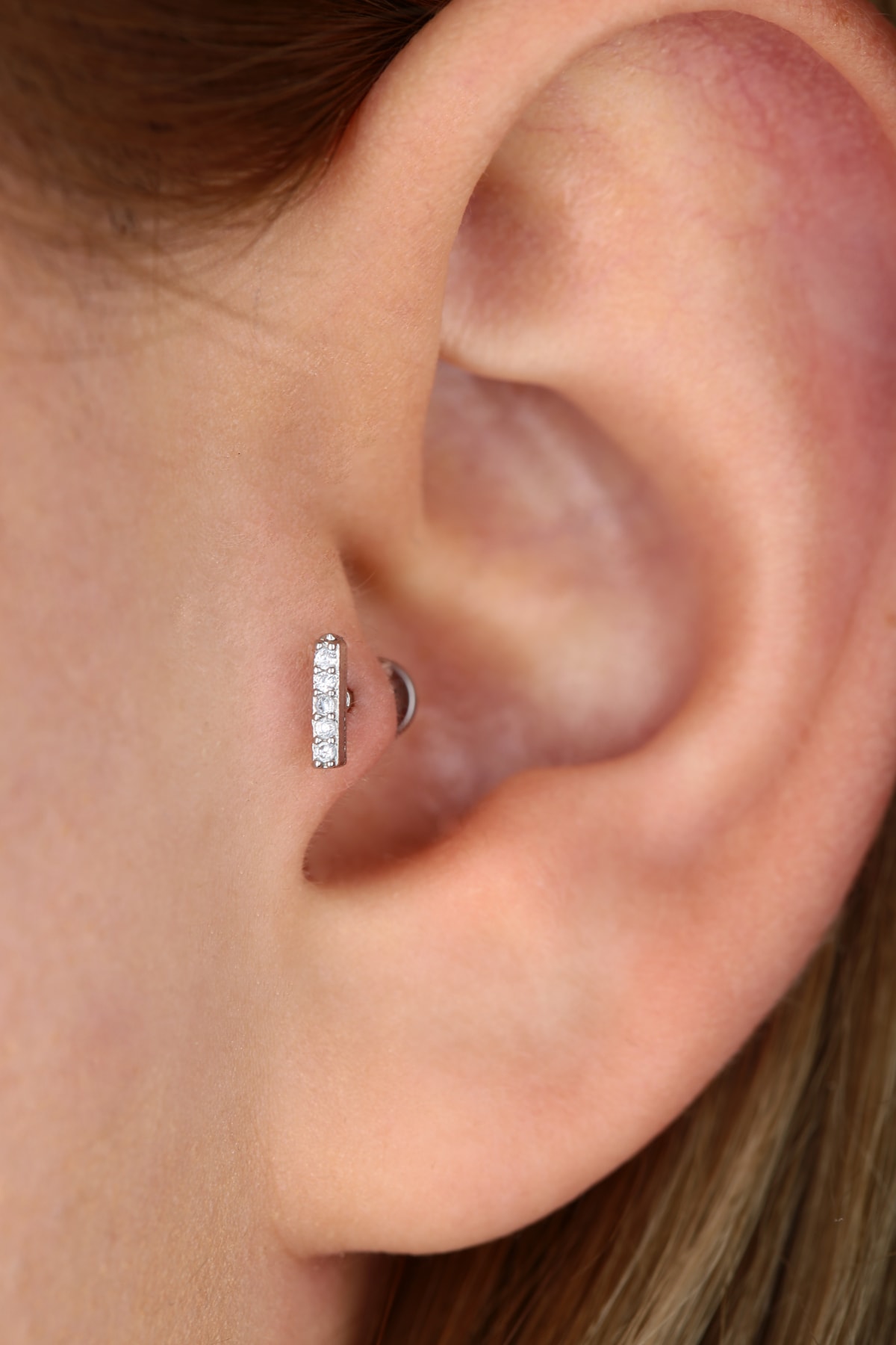 Vilma Aksesuar Cerrahi Çelik Piercing Taşlı Çubuk Tragus (6 Mm) Gümüş Renk