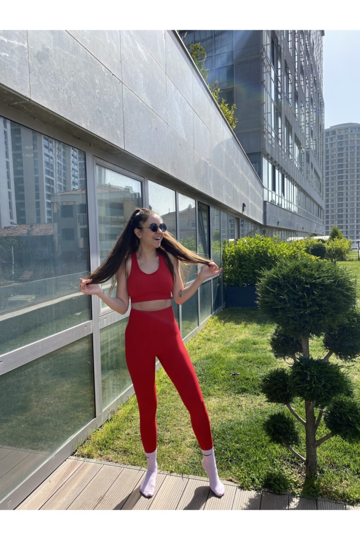 By Özge Özvatan Askılı Kırmızı Takım
