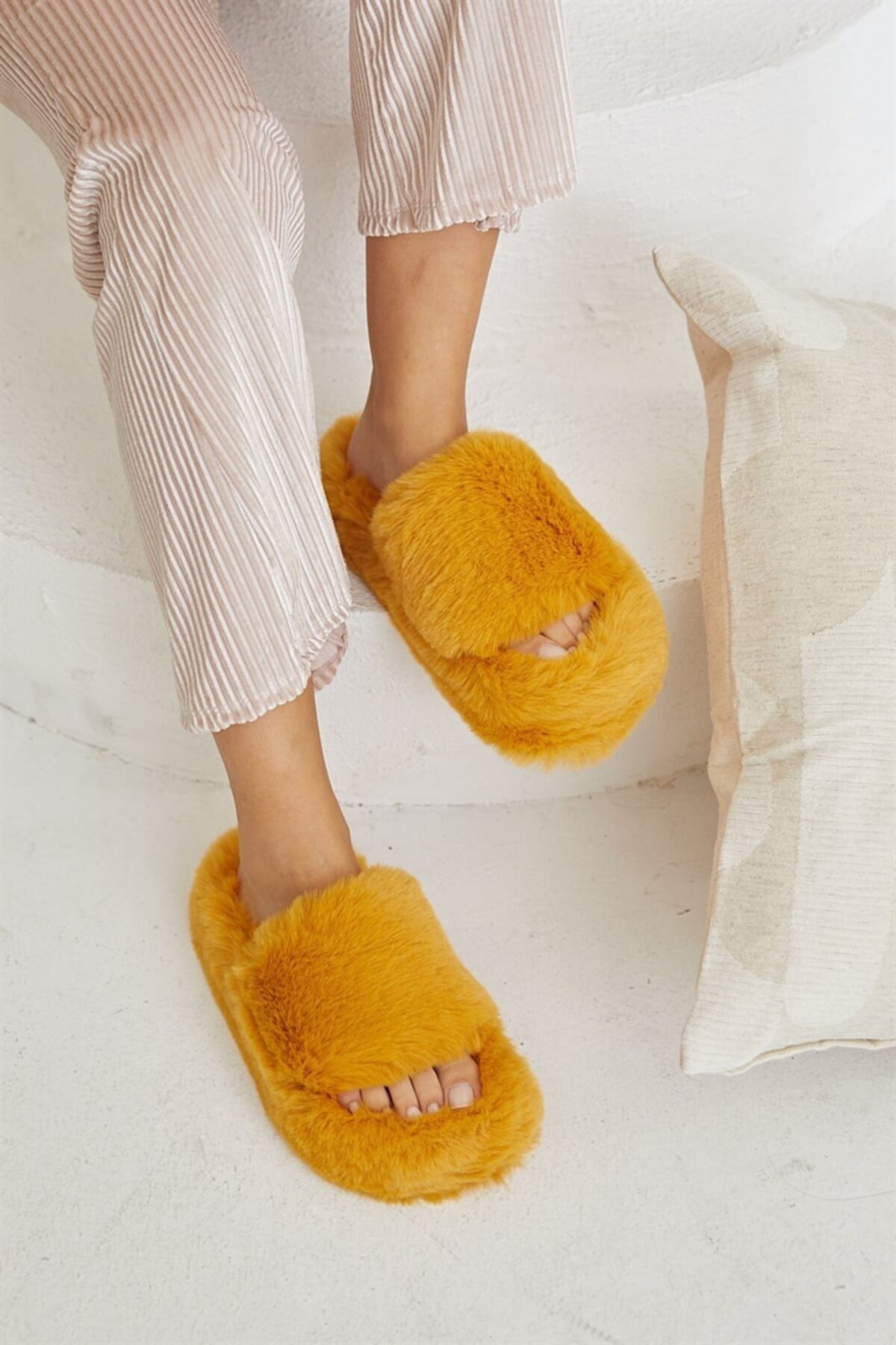 laydimo Uzun Tüylü Geniş Tek Bantlı Terlik Taba