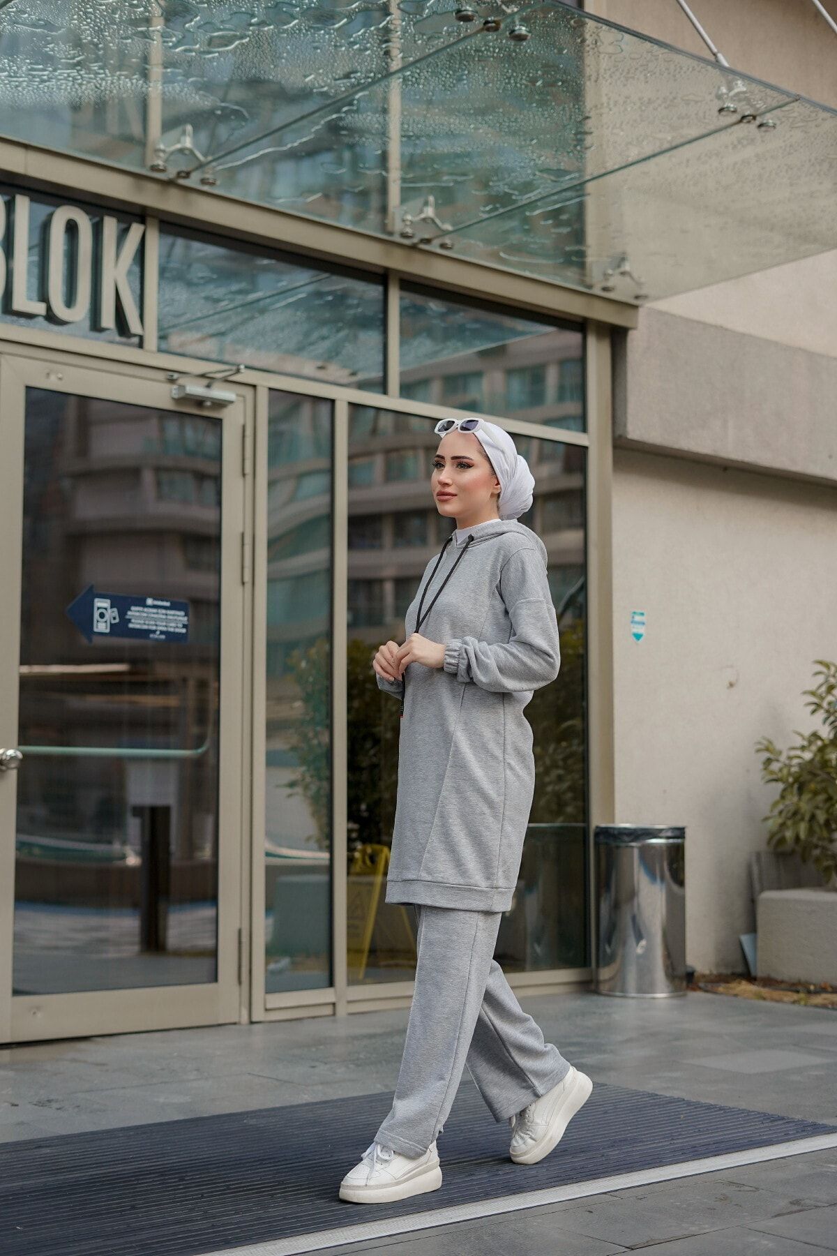 BURCU TESETTÜR Kapşonlu 3 Iplik Eşofman Takımı Hem1479 Gri