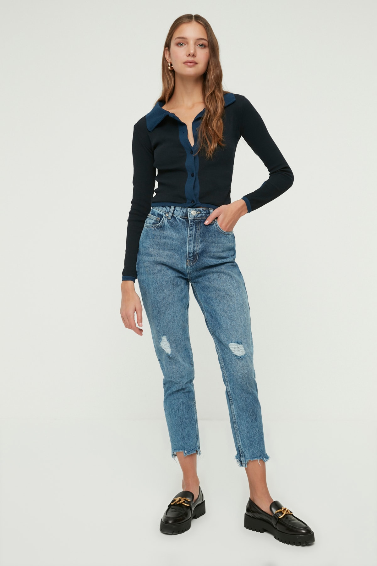 TRENDYOLMİLLA Mavi Yırtıklı Yüksek Bel Mom Jeans TWOAW22JE1434