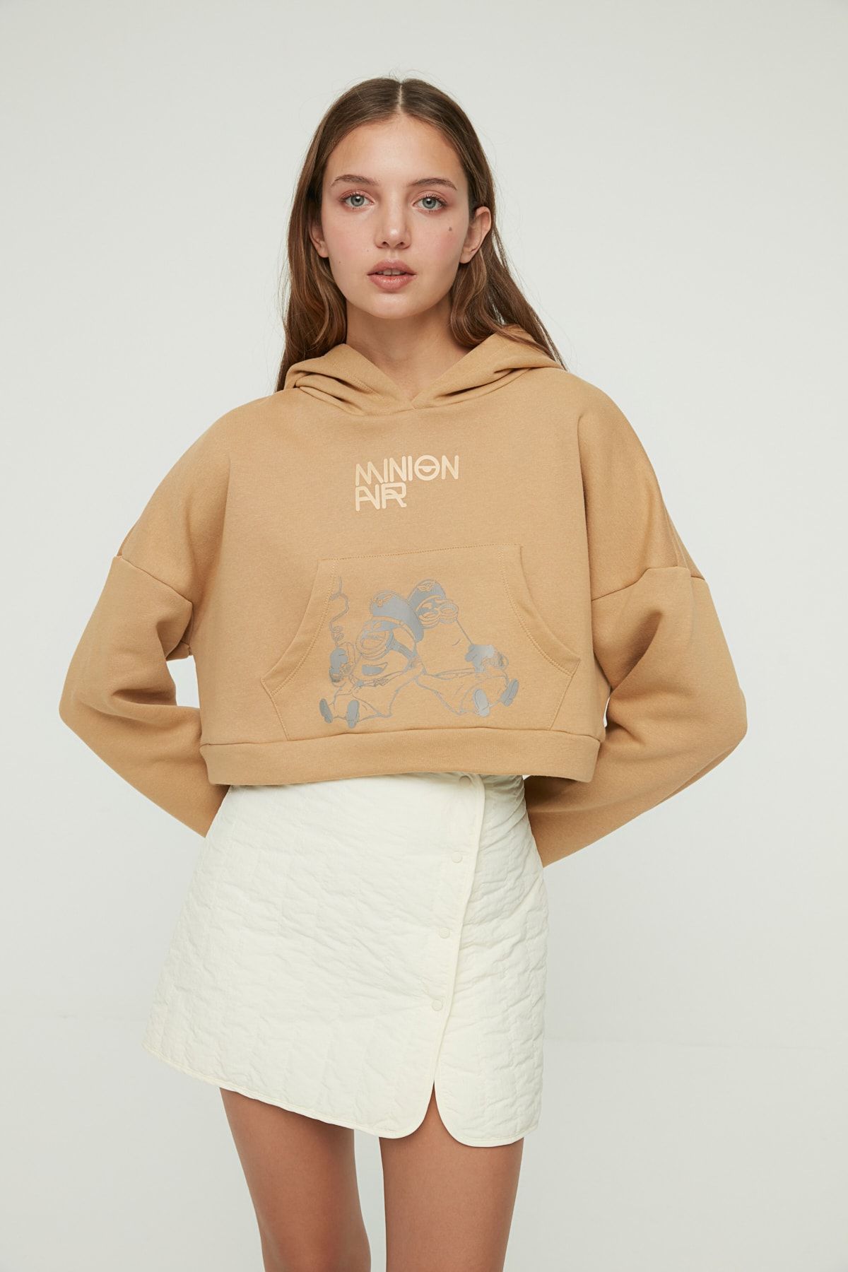TRENDYOLMİLLA Camel Minions Lisanslı Baskılı Crop Şardonlu Örme Sweatshirt TWOAW22SW0504