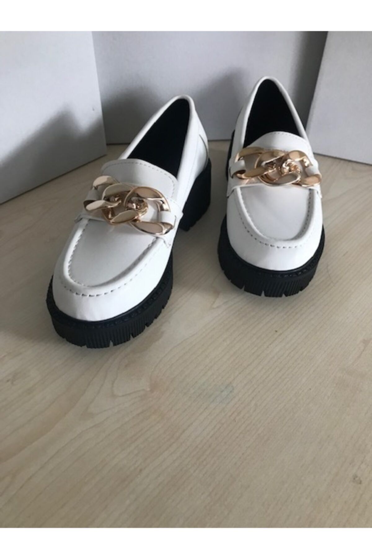 LEONILL Kadın Günlük Beyaz Loafer Zincir Detay Ayakkabı