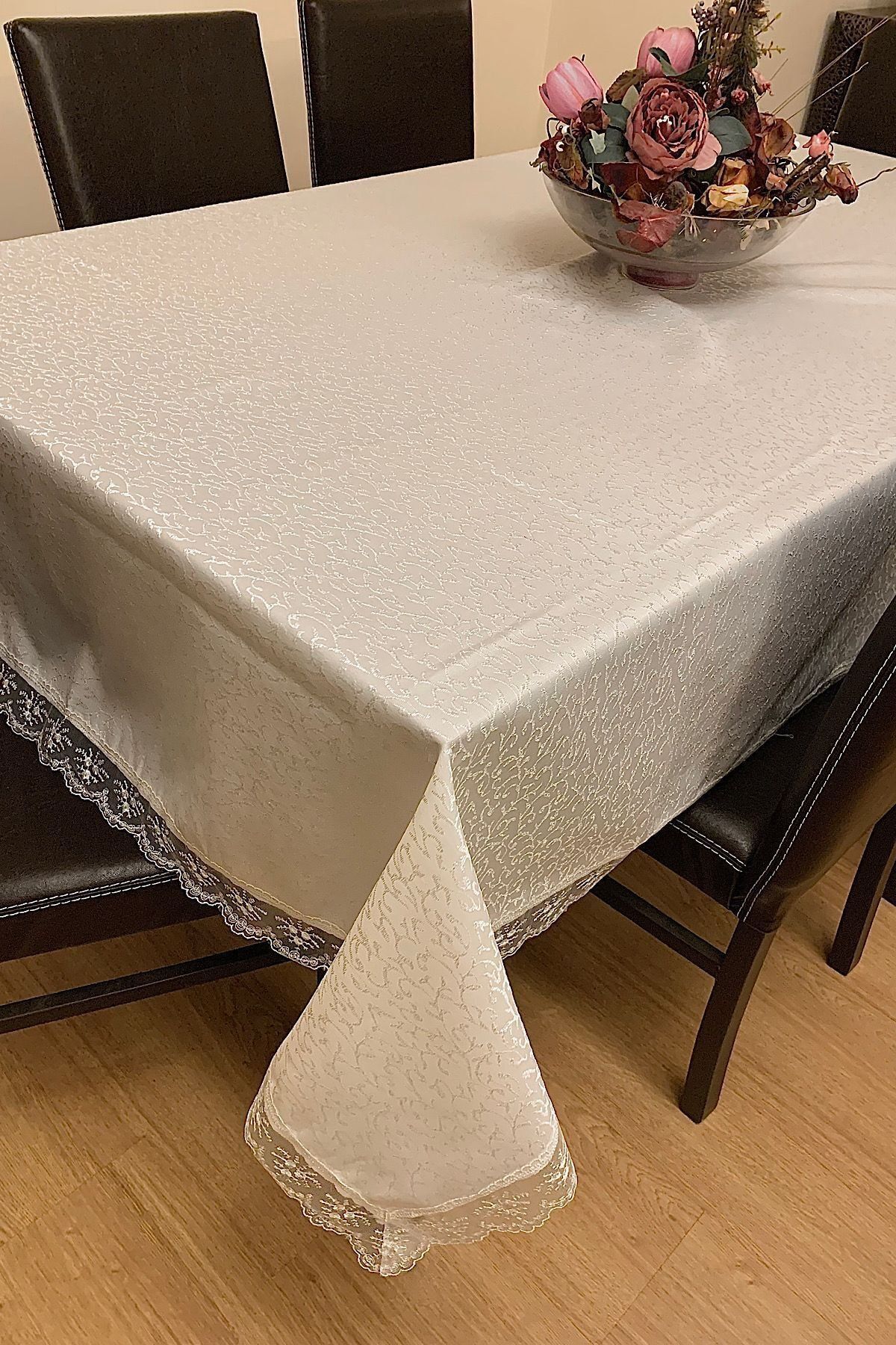Gülce Home Collection Kdk Dertsiz Dantelli 6-8 Kişilik Masa Örtüsü 160 x 220 - Krem