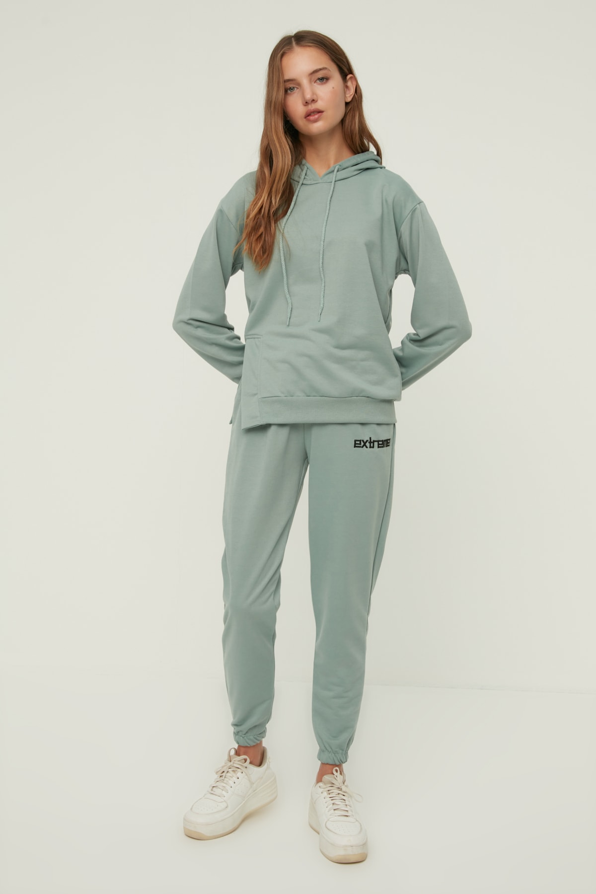 TRENDYOLMİLLA Mint Kapüşonlu Yırtmaç Detaylı İnce Örme Eşofman Takımı TWOAW22EM0180