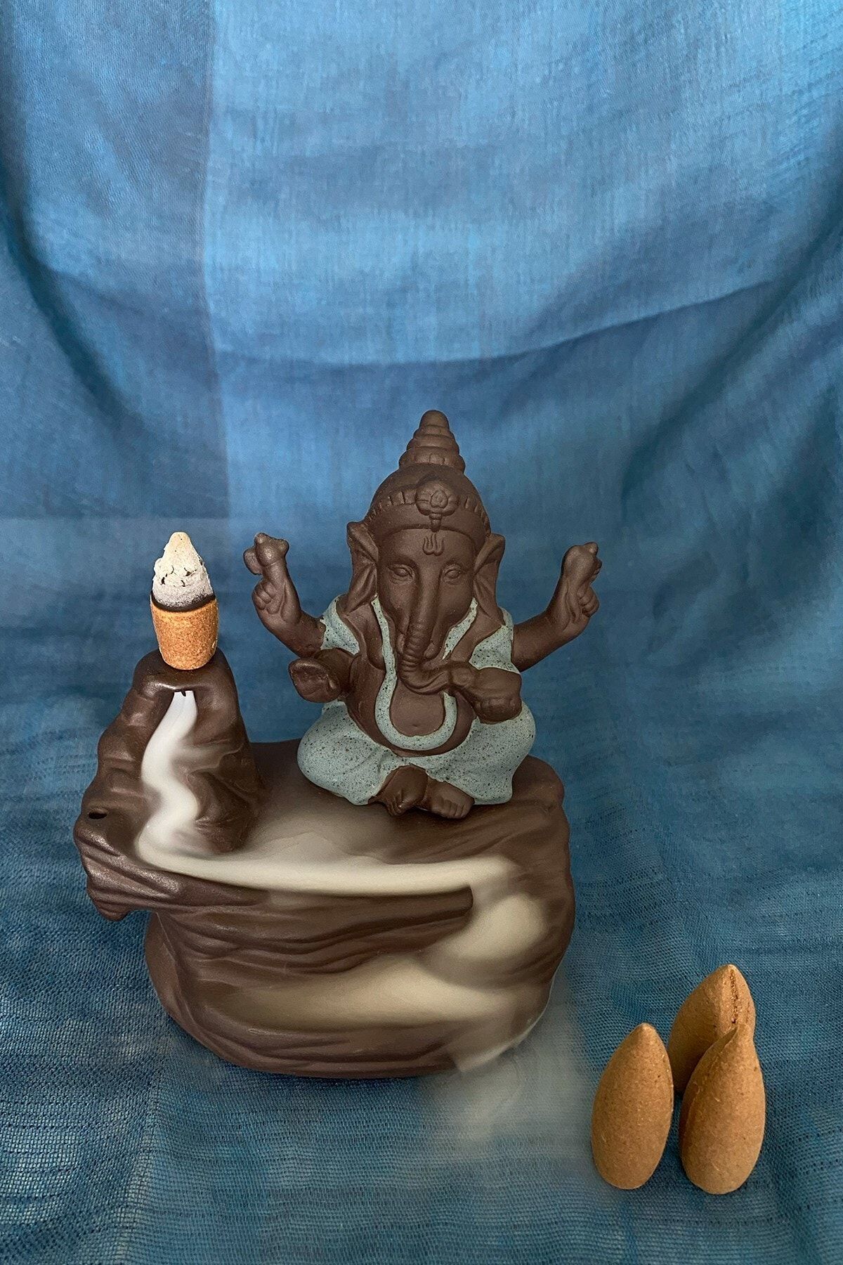 HEDİYE FİKRİ Ganeşa Fili ( Ganesha ) Tasarımlı Geri Akışlı Tütsülük Ve 3 Adet Geri Akışlı Tütsü Seti