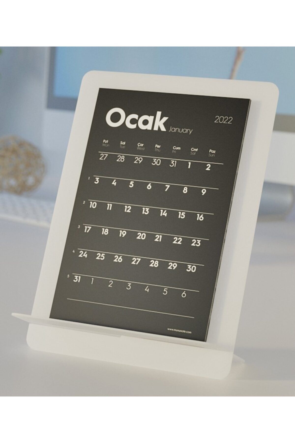 Munu Note Munucal S - 2022 Beyaz Metal Masa Takvimi 12 Yaprak 300 Gr. Siyah Kağıt Minimalist Tasarım