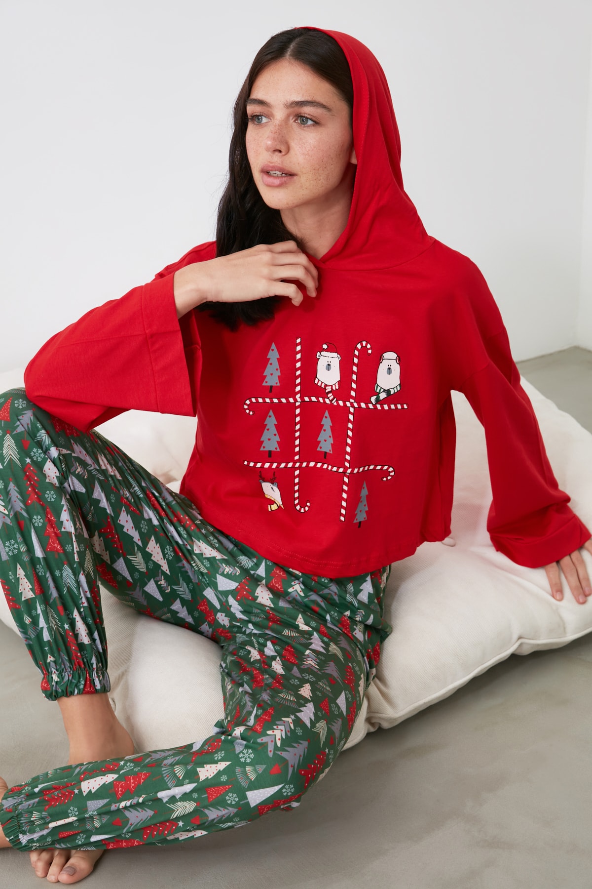 TRENDYOLMİLLA Baskılı Kapüşonlu Örme Pijama Takımı THMAW21PT0797