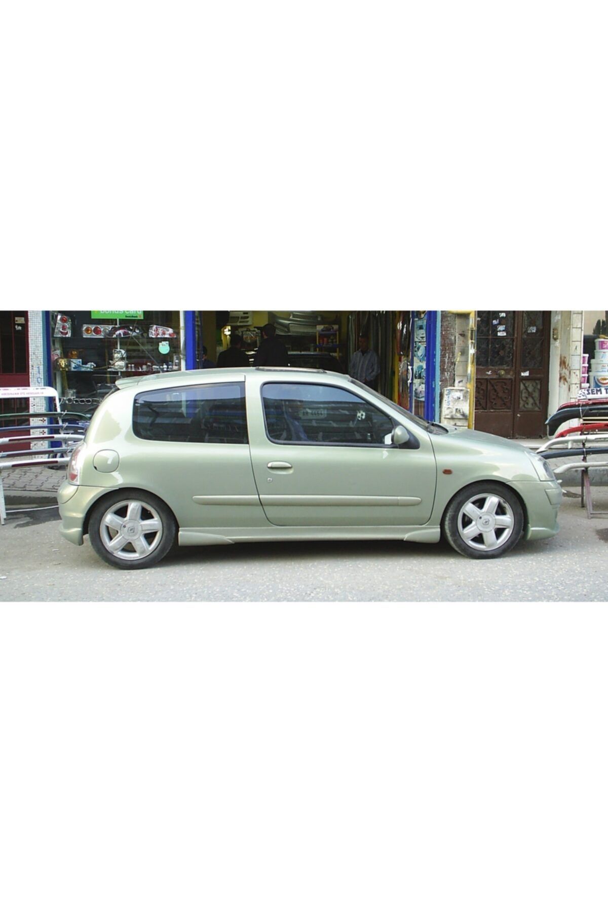 DadsGarage Renault Clio 2 Yan Marşpiyel Takımı (fiber-astarlı)
