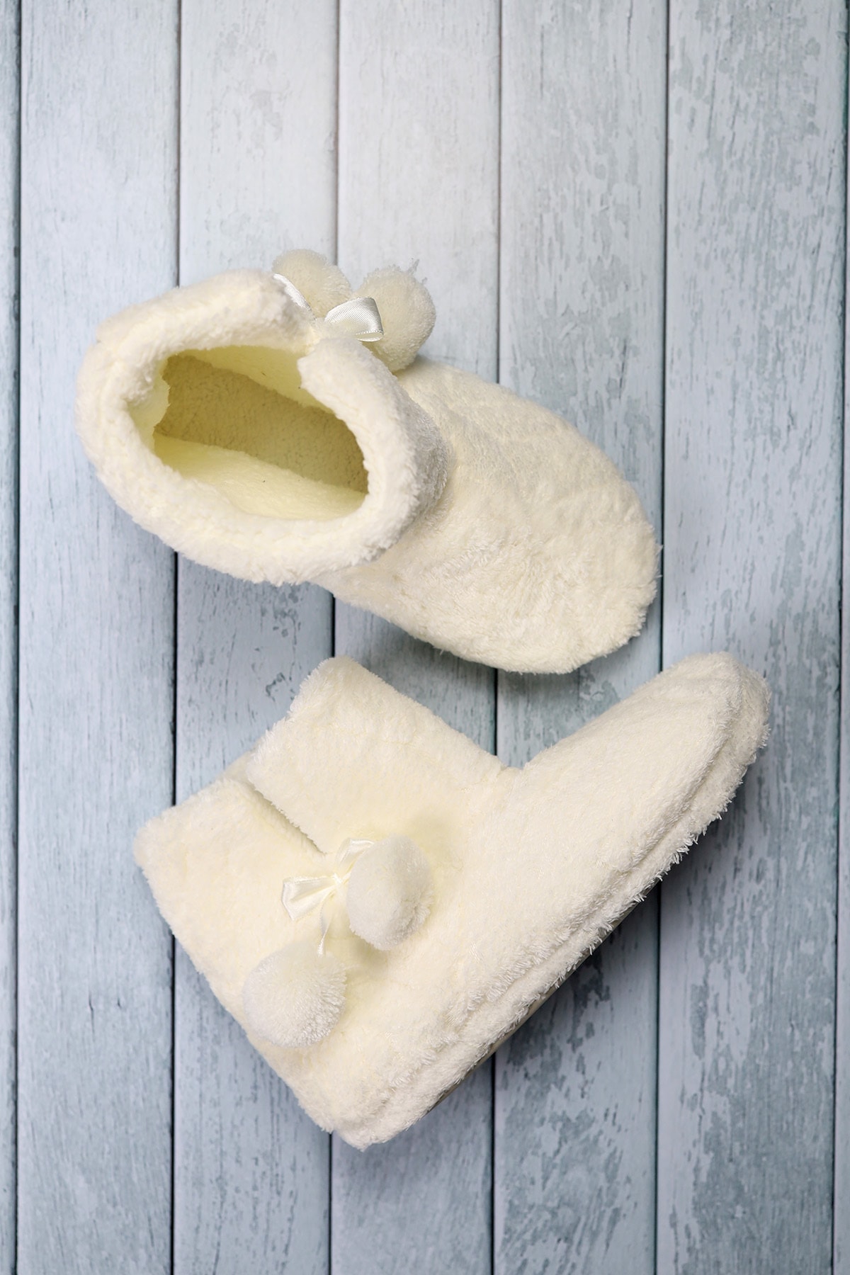 Pienn Krem Ponponlu Kadın Ev Botu