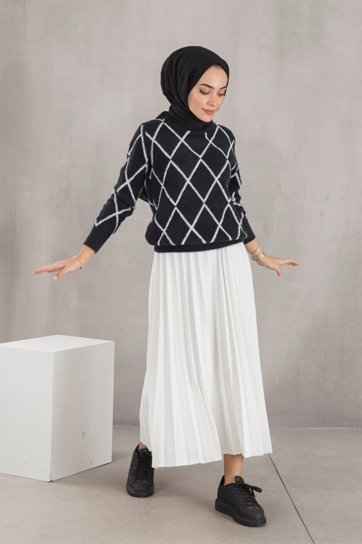 moda ala Line Yumoş Kazak Siyah