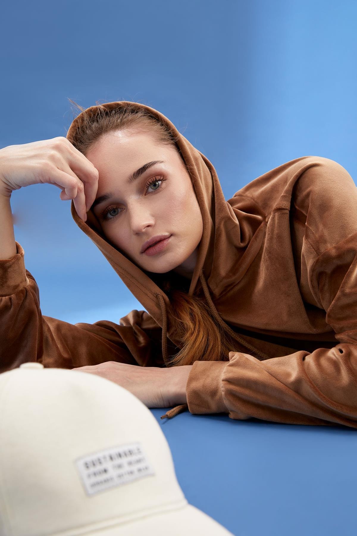 DeFacto Basic Kapüşonlu Kanguru Cepli Relax Fit Kadife Sweatshirt