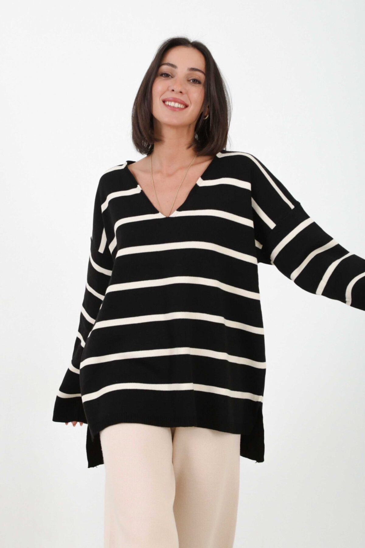 Tuba Butik V Yaka Çizgili Triko