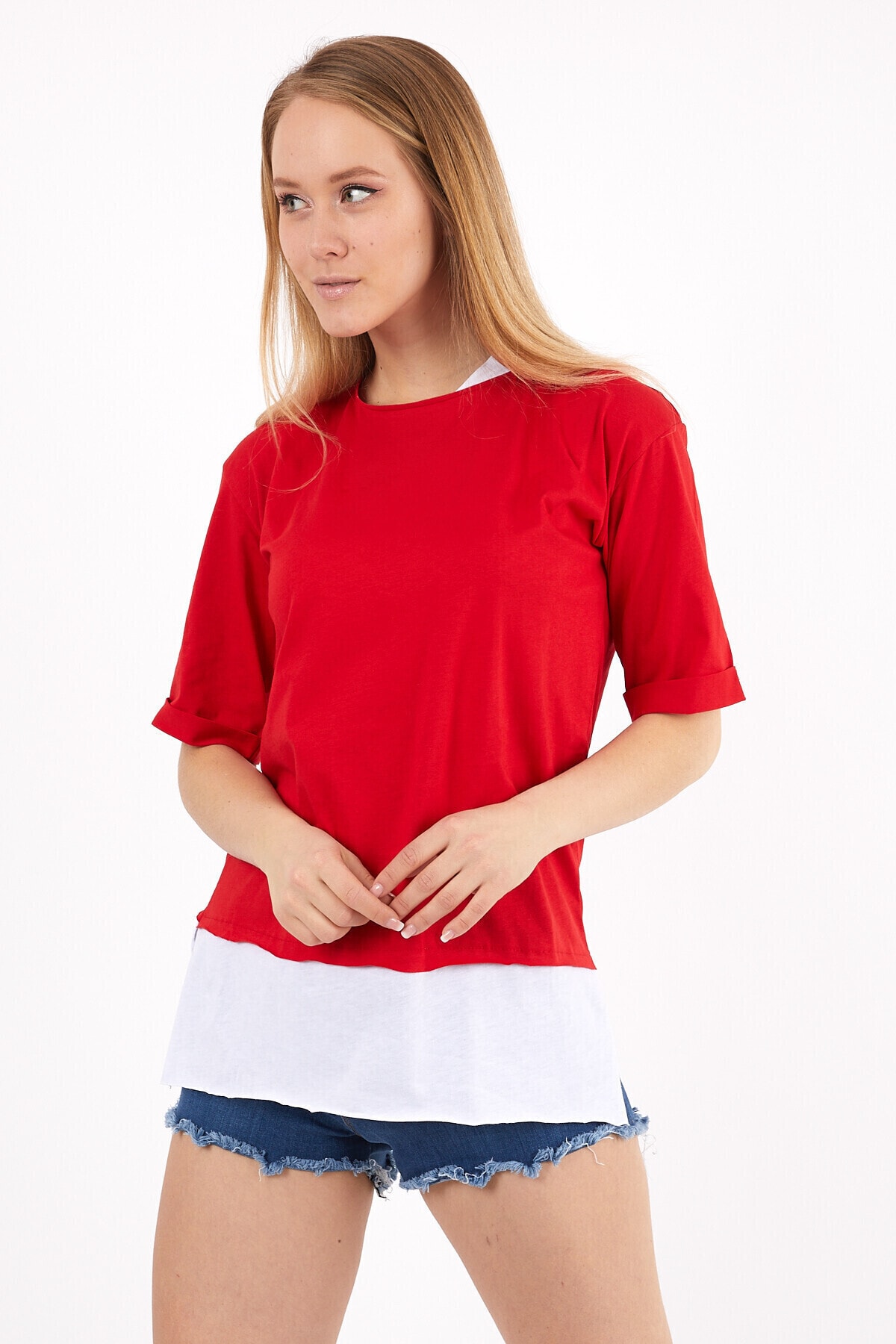 Viking Jeans Kadın Kırmızı Yakası ve Eteği Garnili Yanları Yırtmaçlı Bisiklet Yaka Oversize T-Shirt