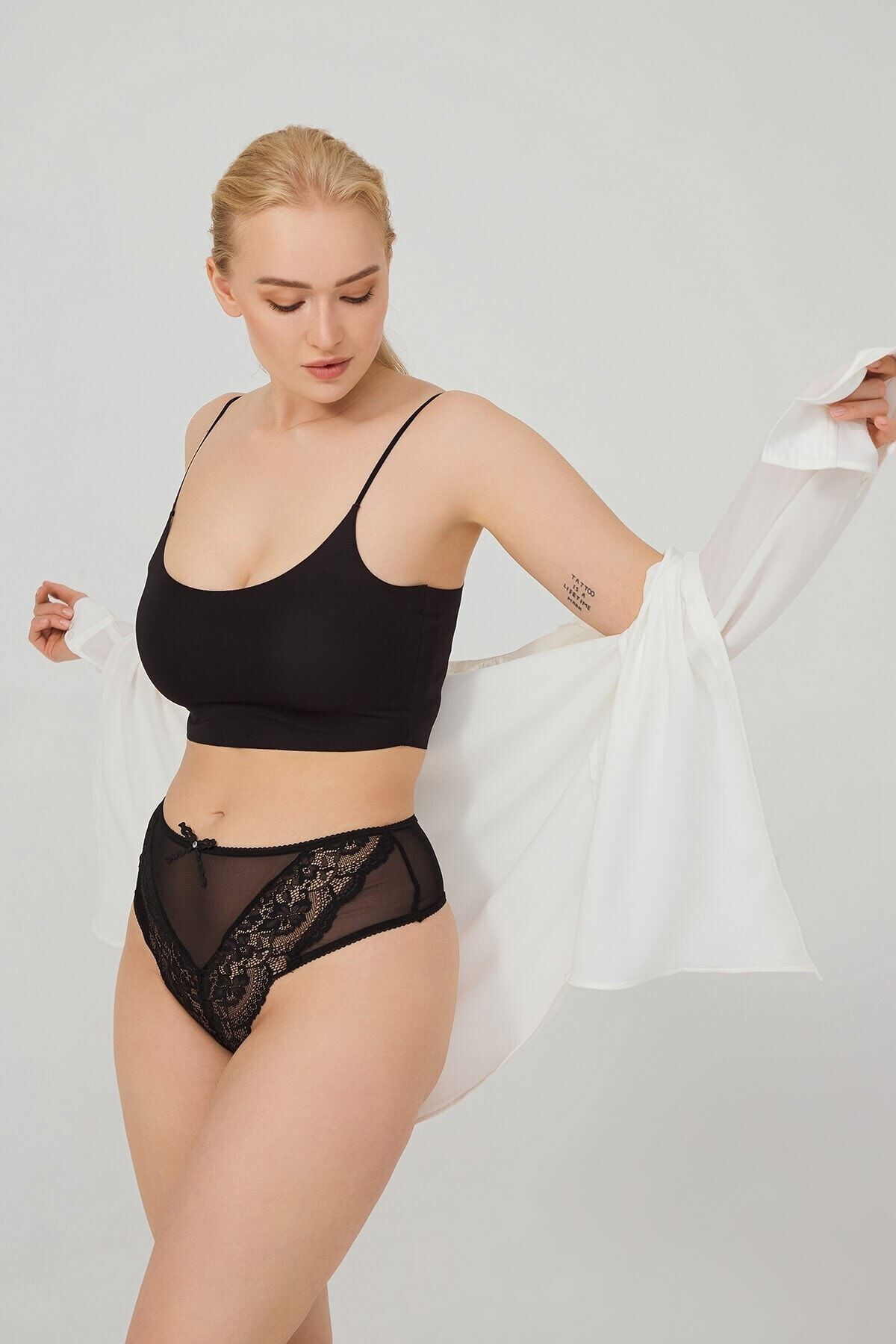 Cottonhill Siyah Dantel Ve Fiyonk Detaylı Tül Büyük Beden Tanga Külot