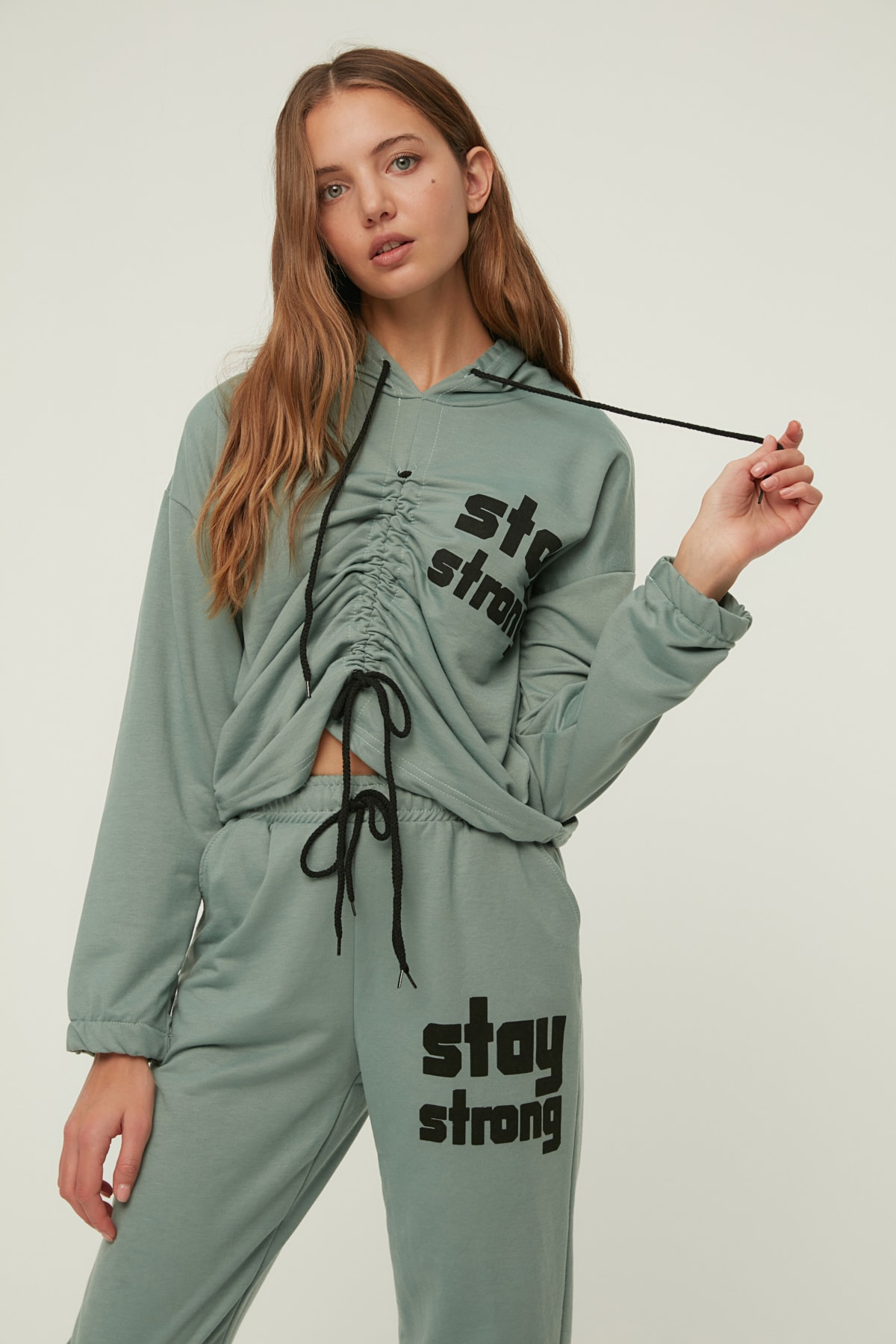 TRENDYOLMİLLA Mint Kapüşonlu Büzgü Detaylı Basic İnce Örme Eşofman Takımı TWOAW22EM0179