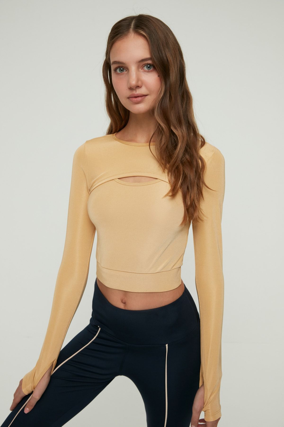 TRENDYOLMİLLA Camel Cut Out Detaylı Crop Spor  Bluz TWOAW22BZ0481