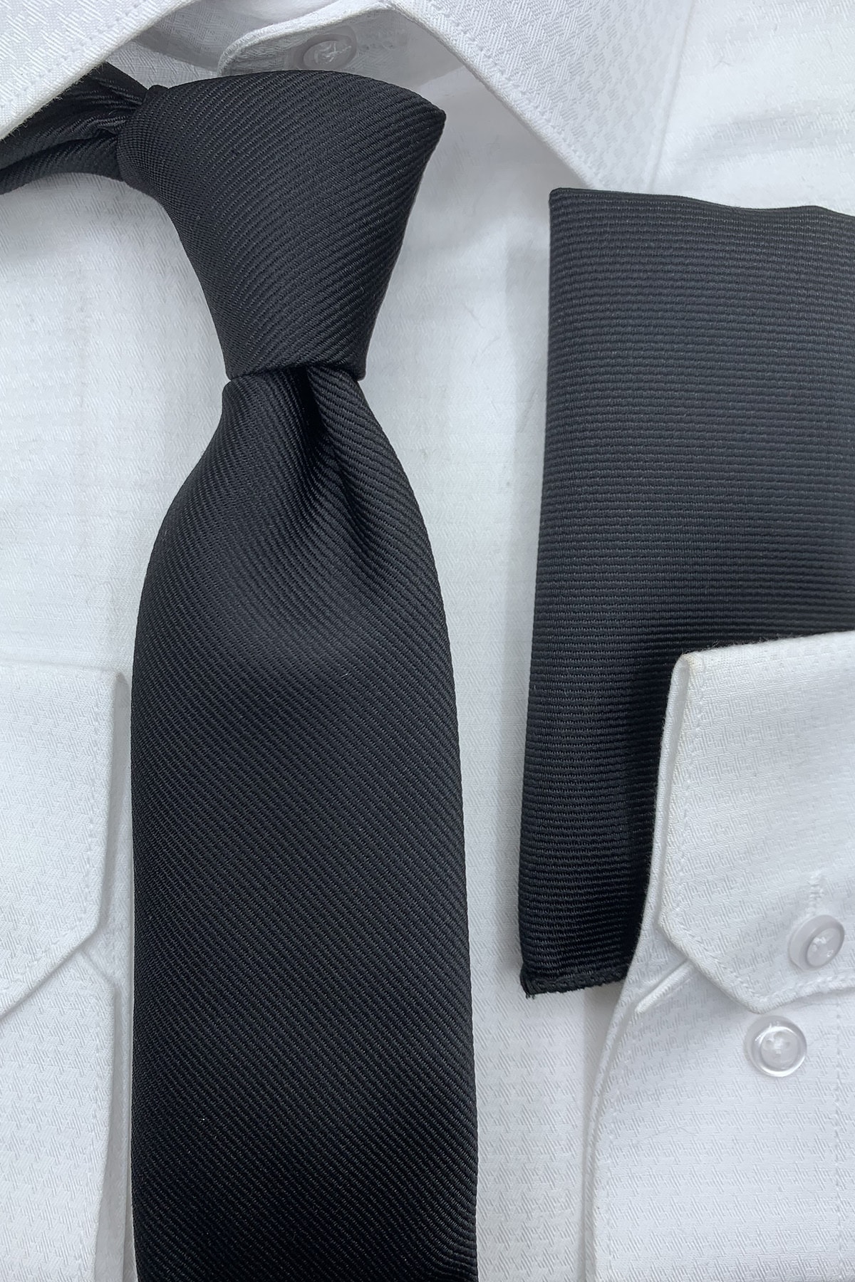 Quesste Accessory Siyah Desenli Kravat Mendil Kutulu Set