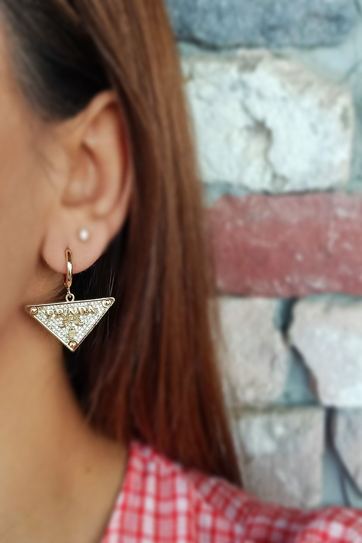 SkyYouAccessories Prada Zirkon Taşlı Üçgen Küpe Gold