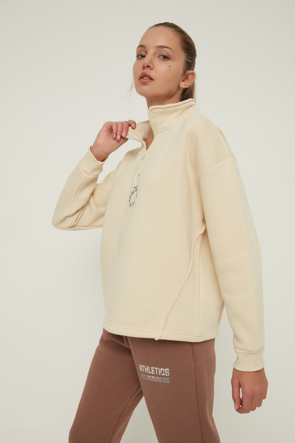 TRENDYOLMİLLA Bej Polo Yaka Oversize Şardonlu Örme Sweatshirt TWOAW22SW2205