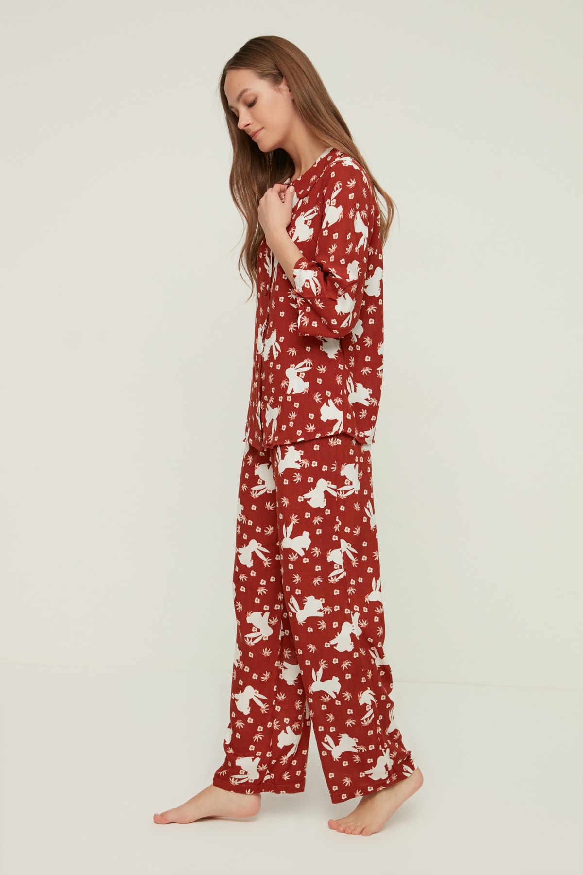 TRENDYOLMİLLA Gül Kurusu Desenli Viskon Dokuma Pijama Takımı THMAW22PT1267