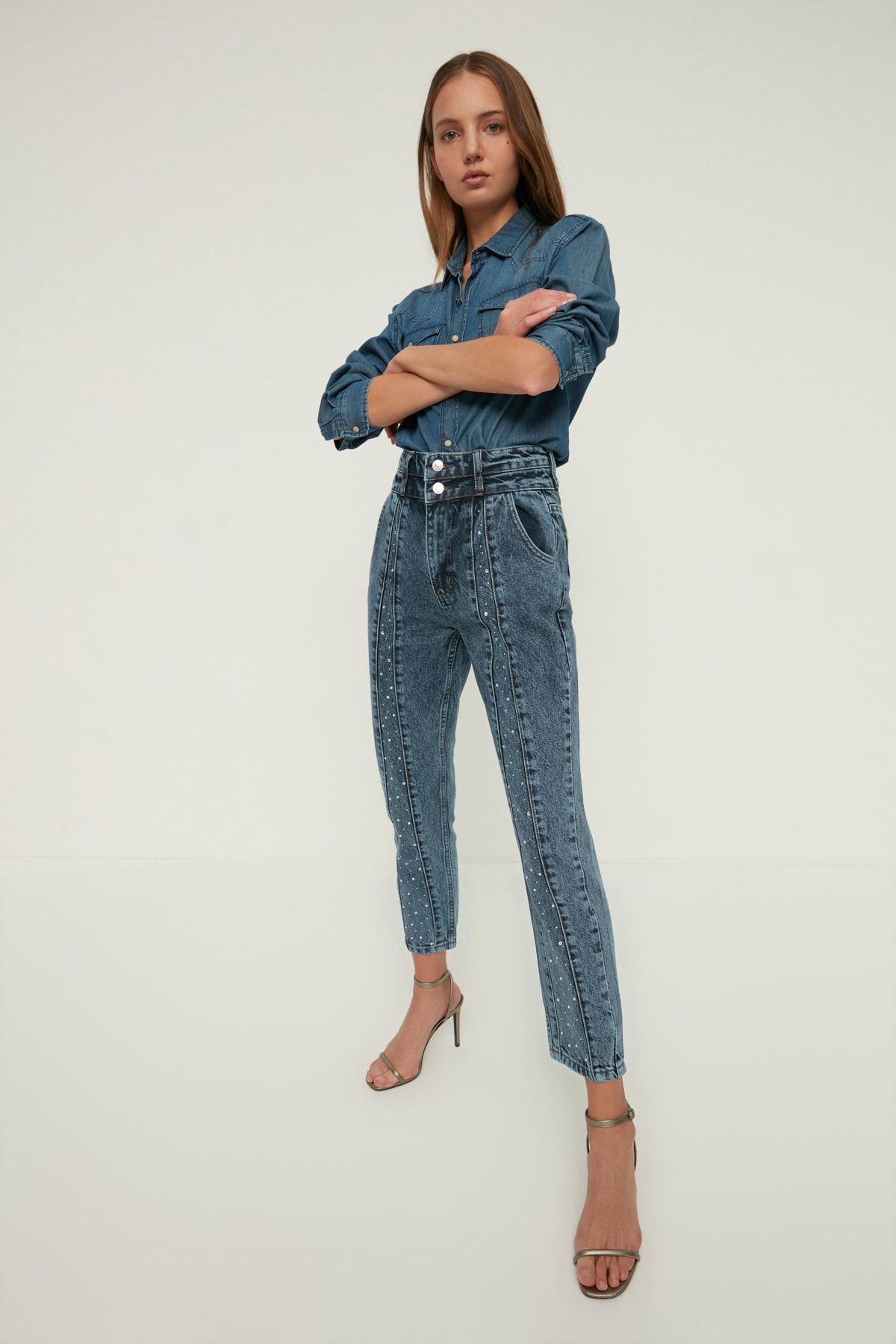 TRENDYOLMİLLA Mavi Önden Düğmeli Yüksek Bel Mom Jeans TWOAW22JE1437