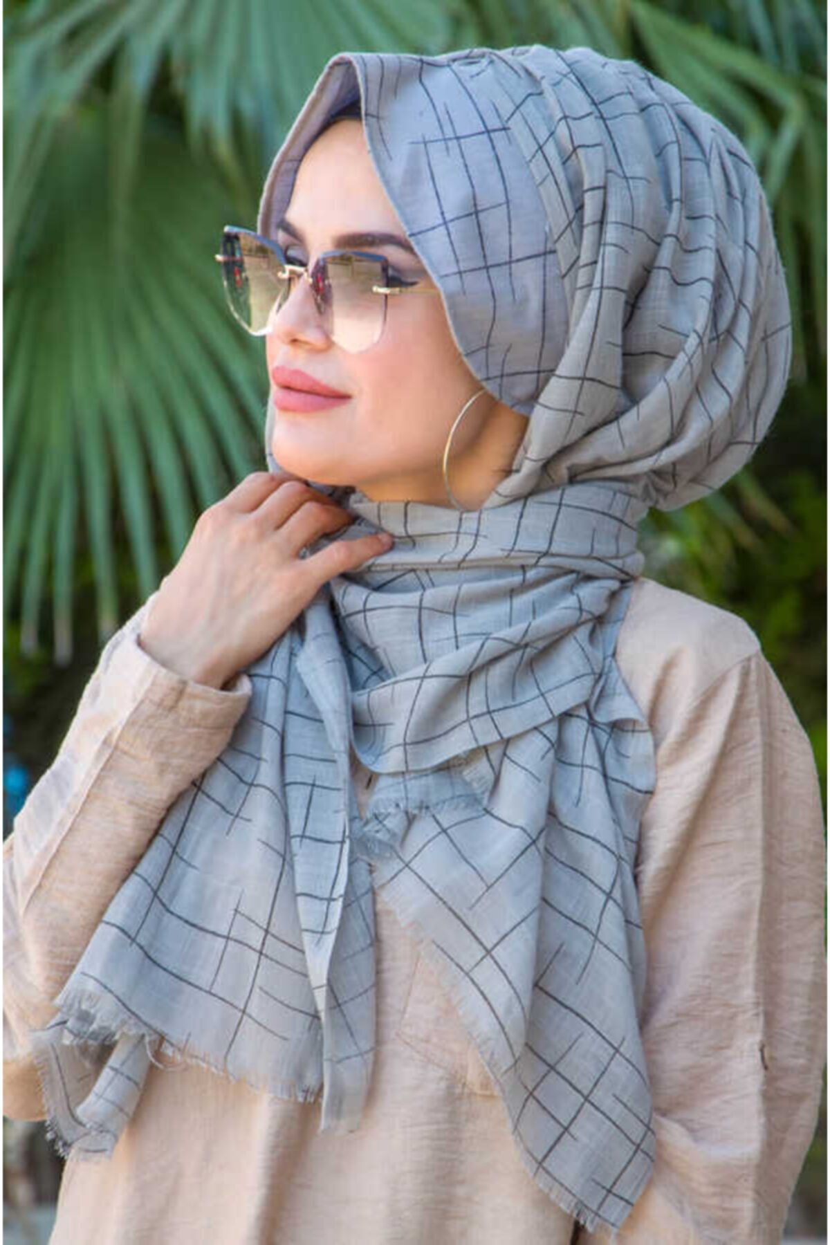 Aişe tesettür Gri Çizgi Desen Şapkalı Şal