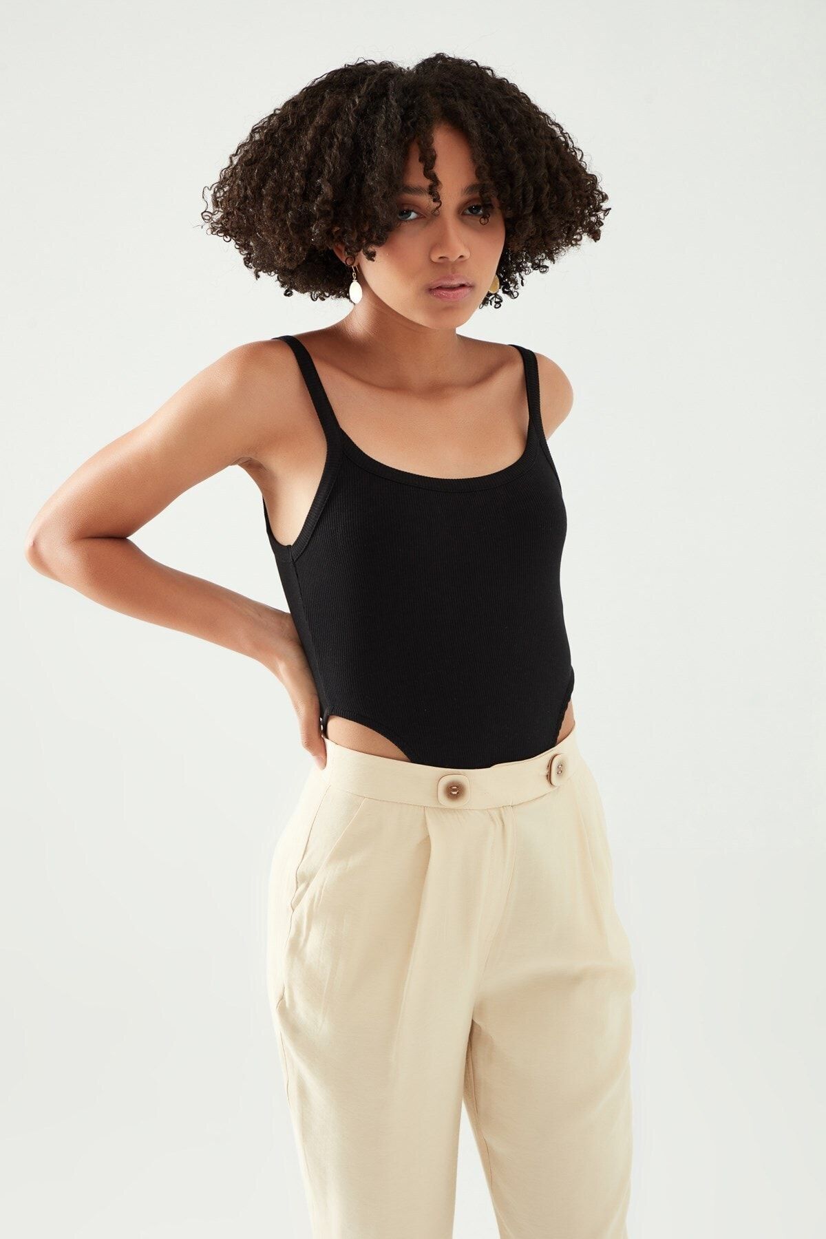 Quzu Askılı Dekolteli Bodysuit Siyah