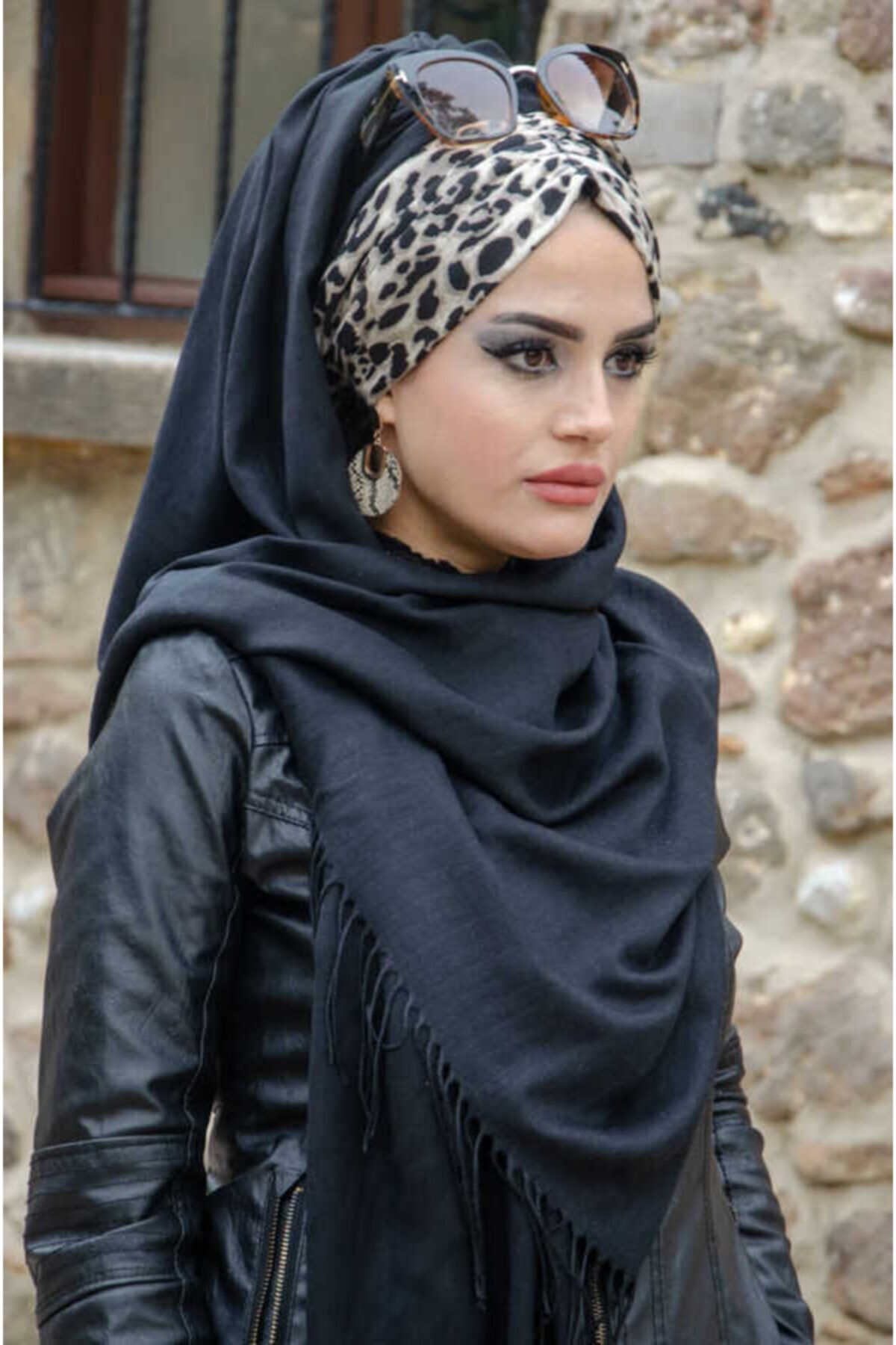 Aişe tesettür Leopar Siyah Bandana Şal
