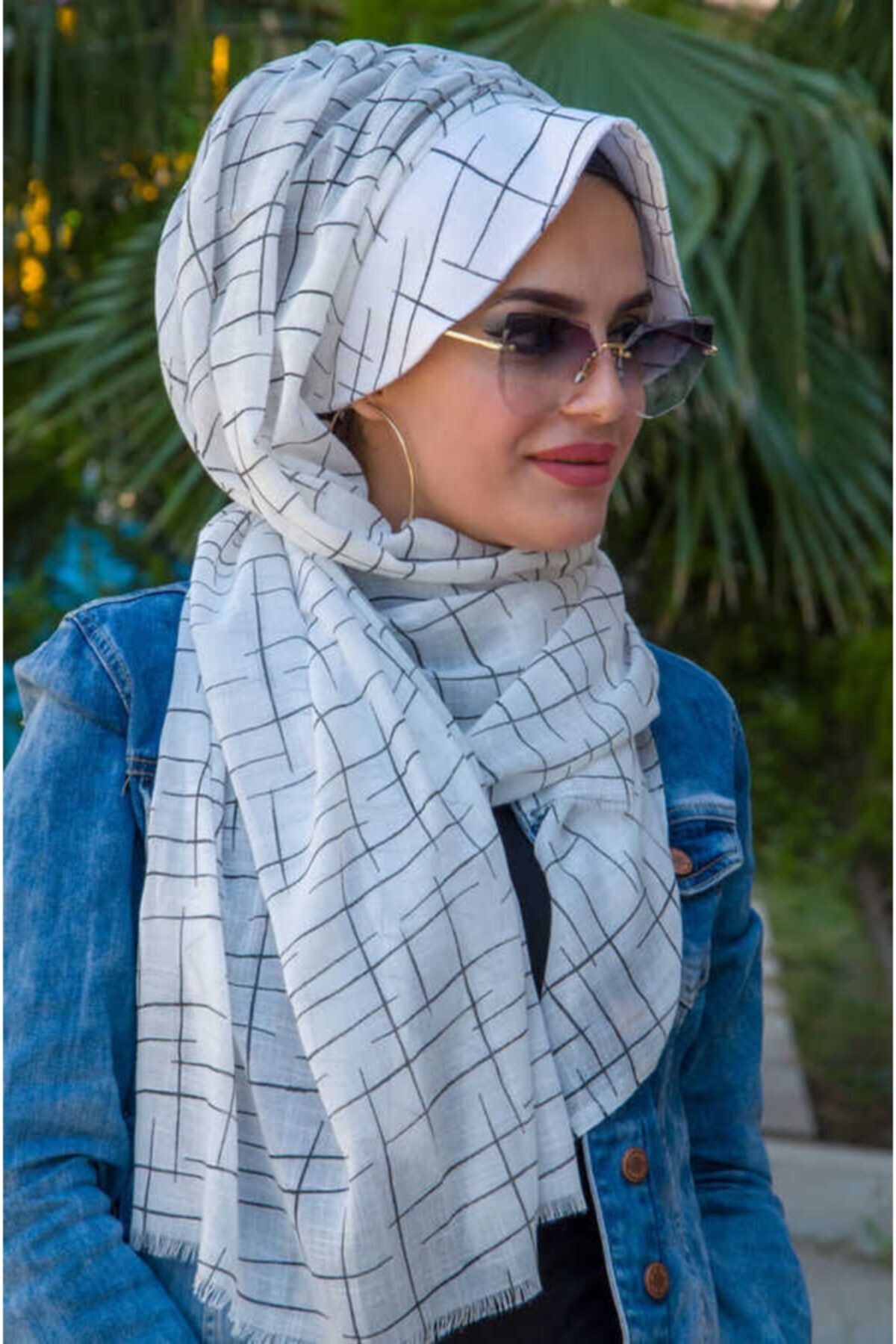 Aişe tesettür Beyaz Çizgi Desen Şapkalı Şal