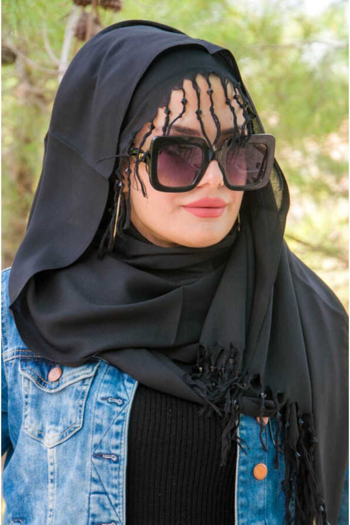 Aişe tesettür Siyah Püsküllü Şal