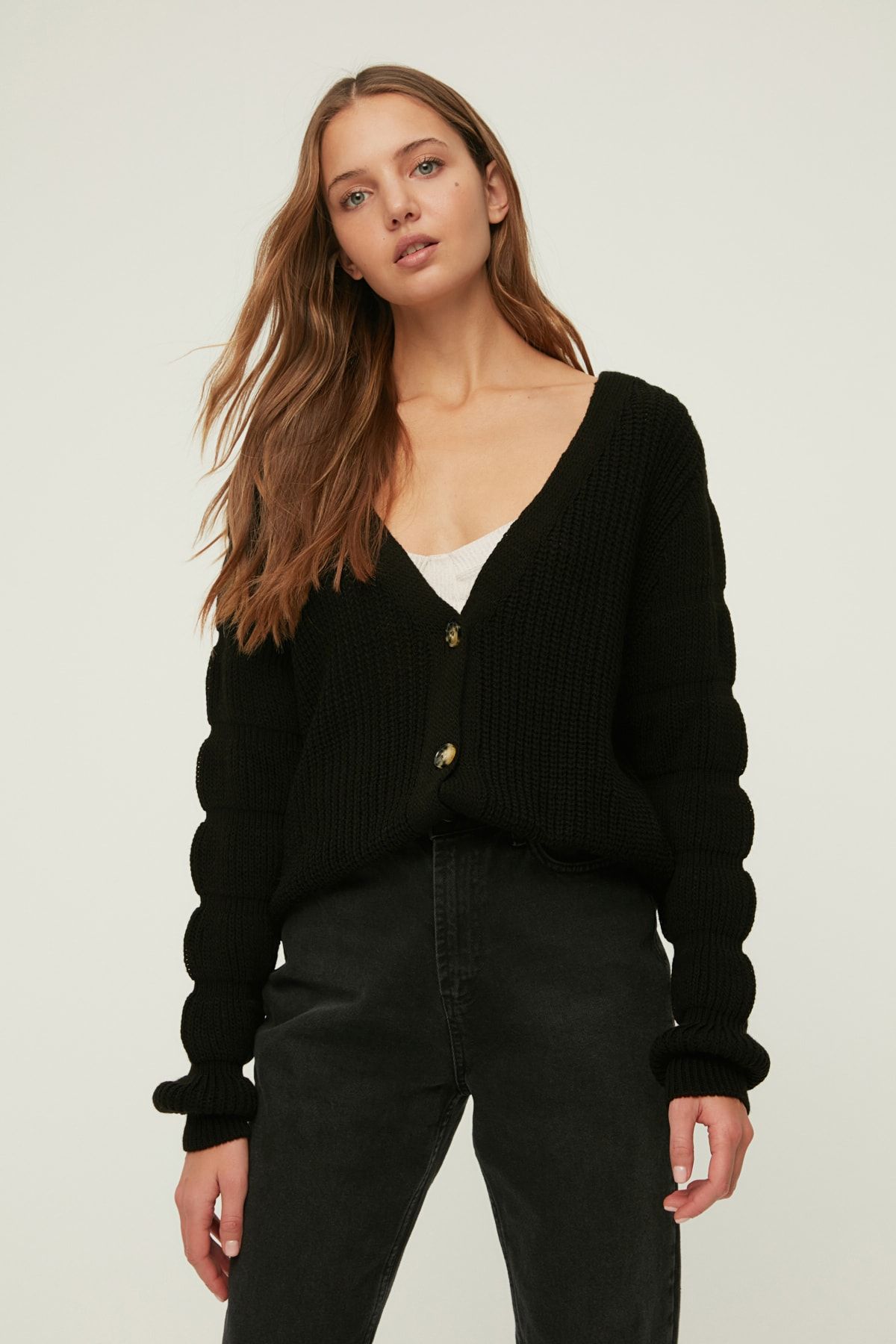 TRENDYOLMİLLA Siyah Kol Detaylı Oversize Triko Hırka TWOAW22HI1110