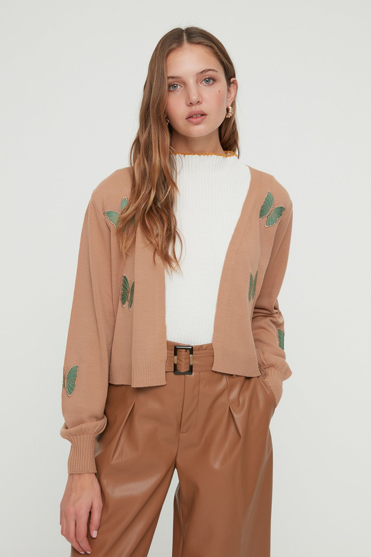 TRENDYOLMİLLA Camel Nakış Detaylı Triko Hırka Hırka TWOAW22HI1359